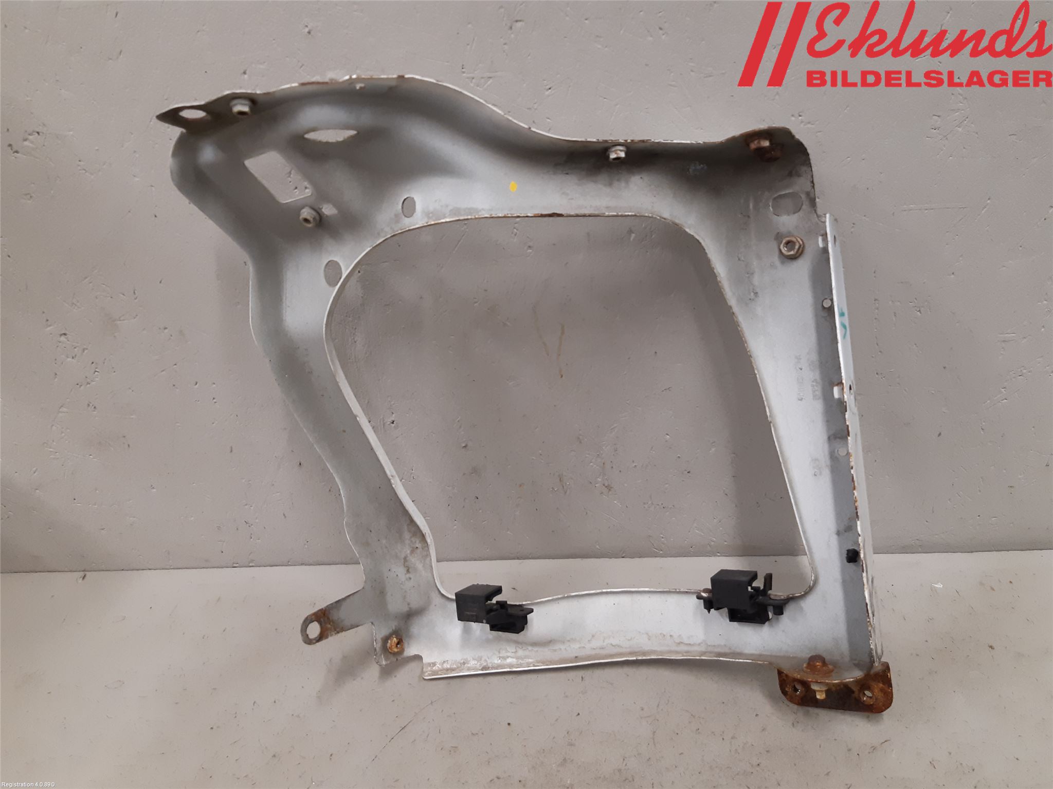 Ford TRANSIT    06-13 Strålkast Fästsarg