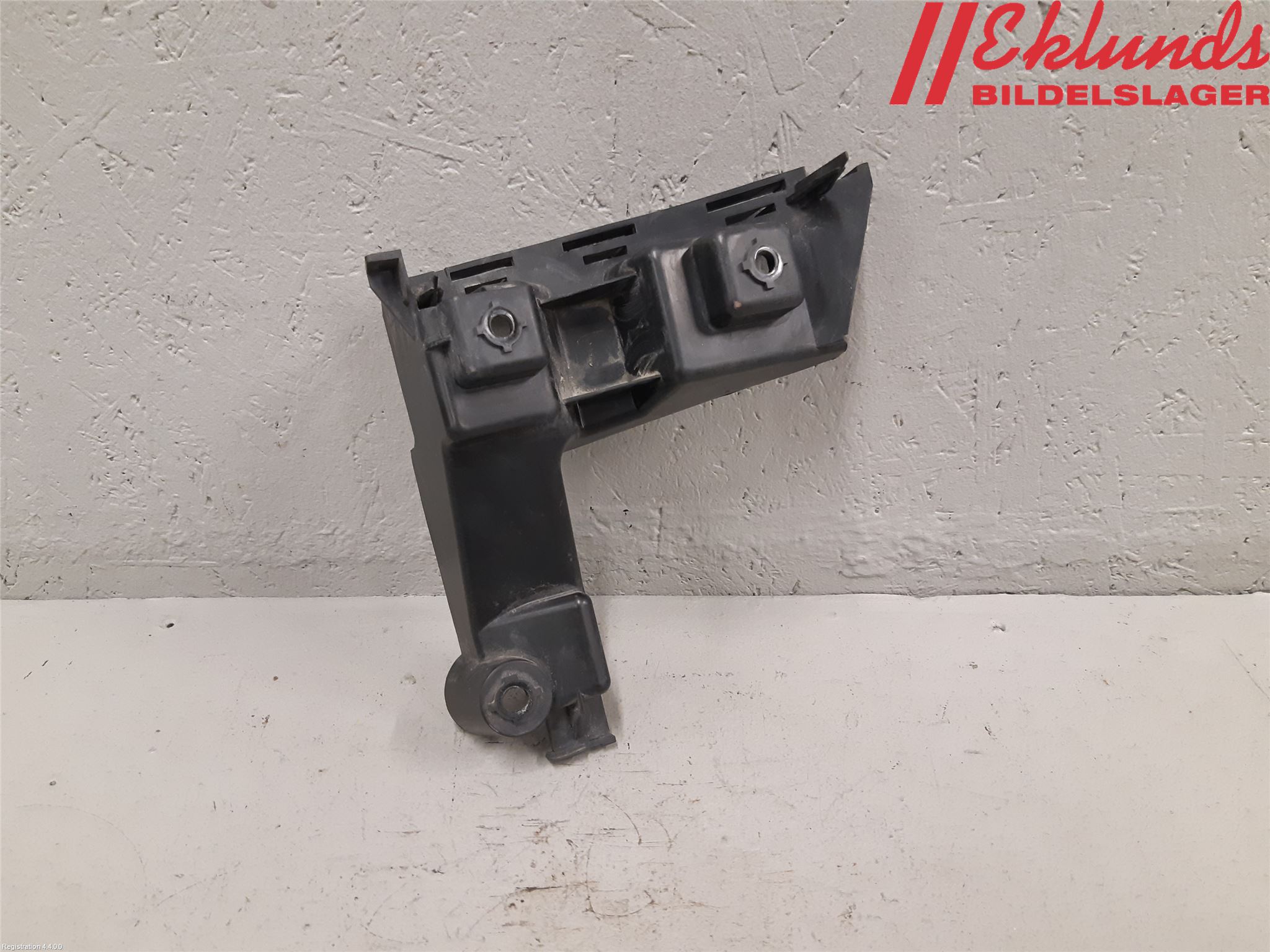 Volvo XC70 08-13 Stötfångarfäste Bak Vä