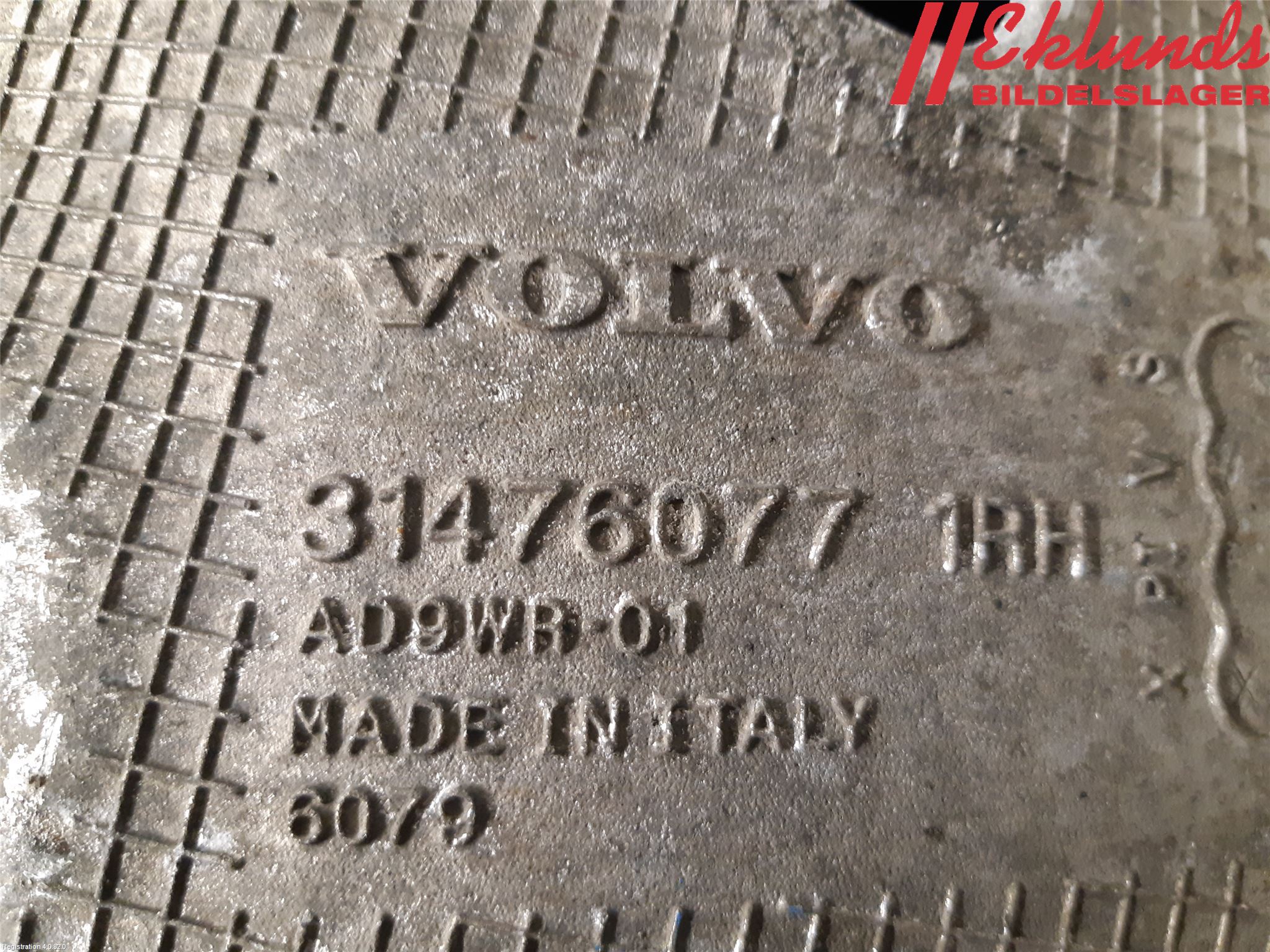 Volvo V90 CROSS COUNTRY 17->> Bärarm Bak Höger