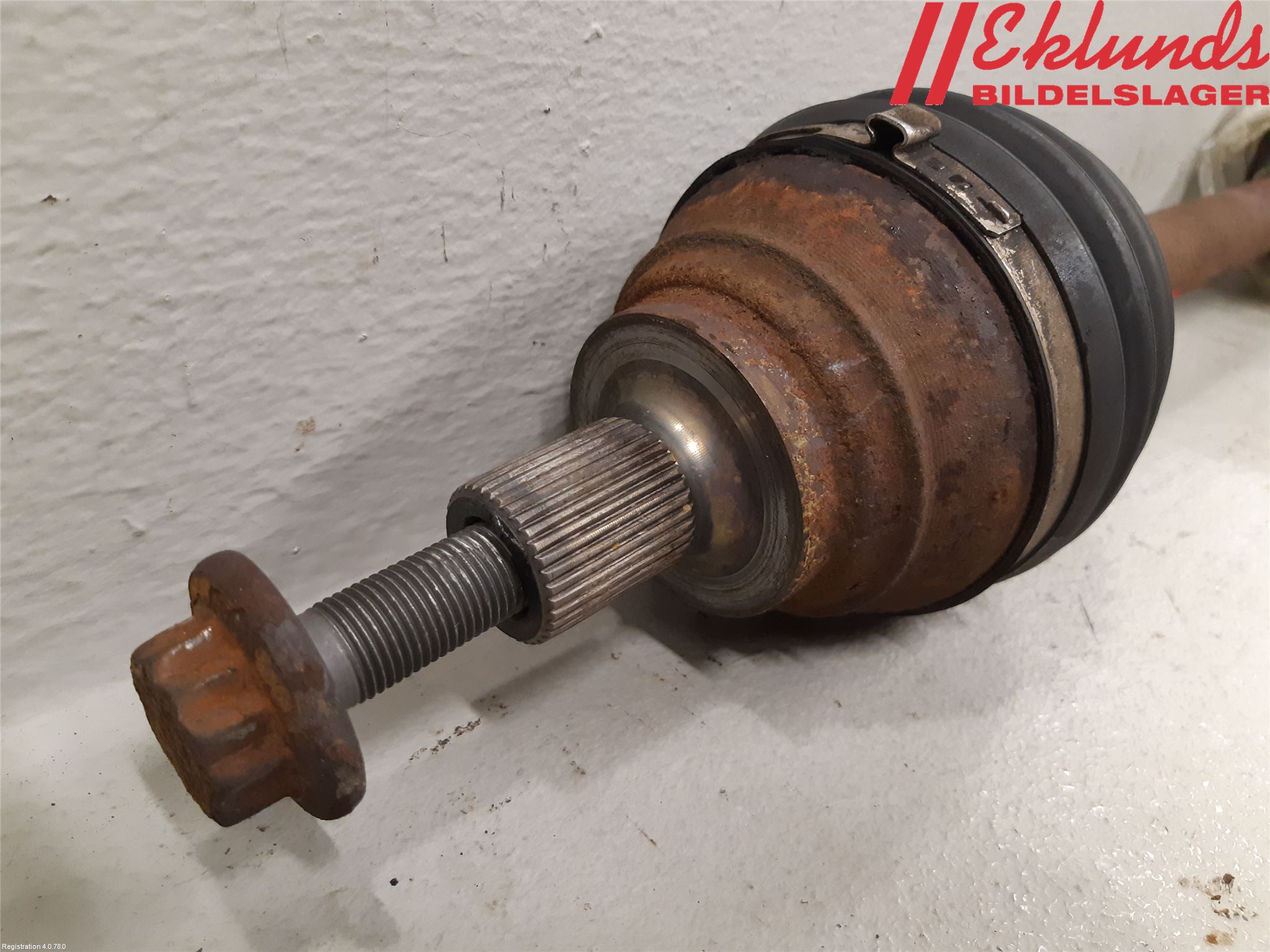 Volkswagen VW CADDY 16-20 Drivaxel Fram Vänster
