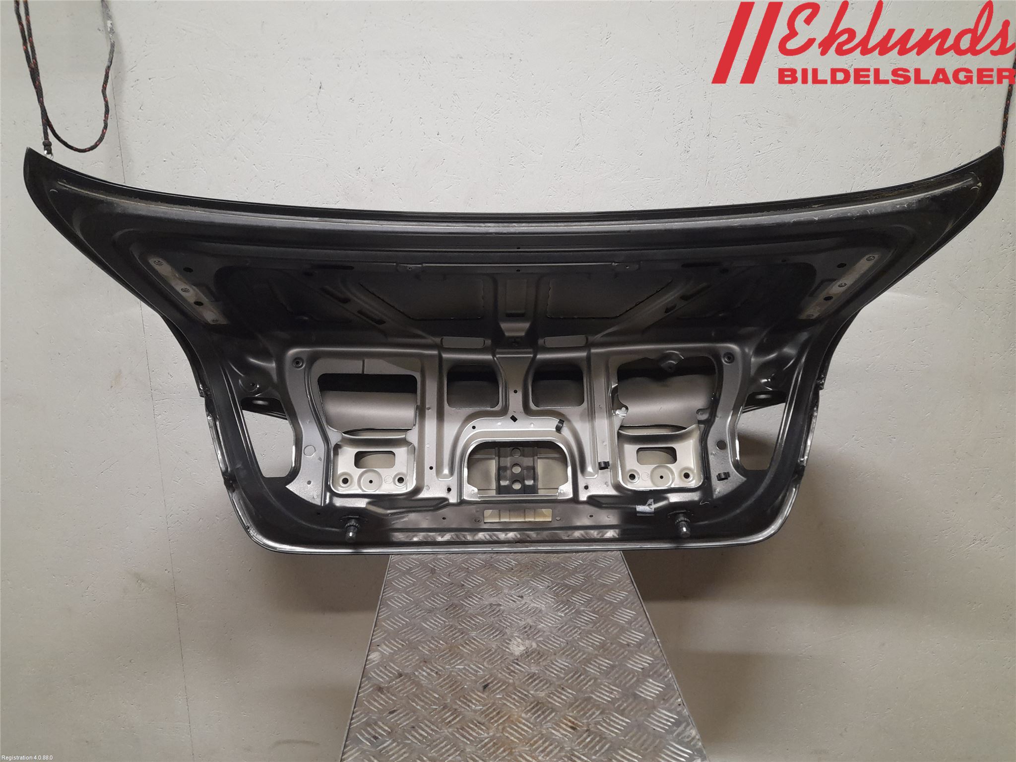 BMW 5 F10/F11/F18 09-17 Baklucka (Ej Med Ruta)