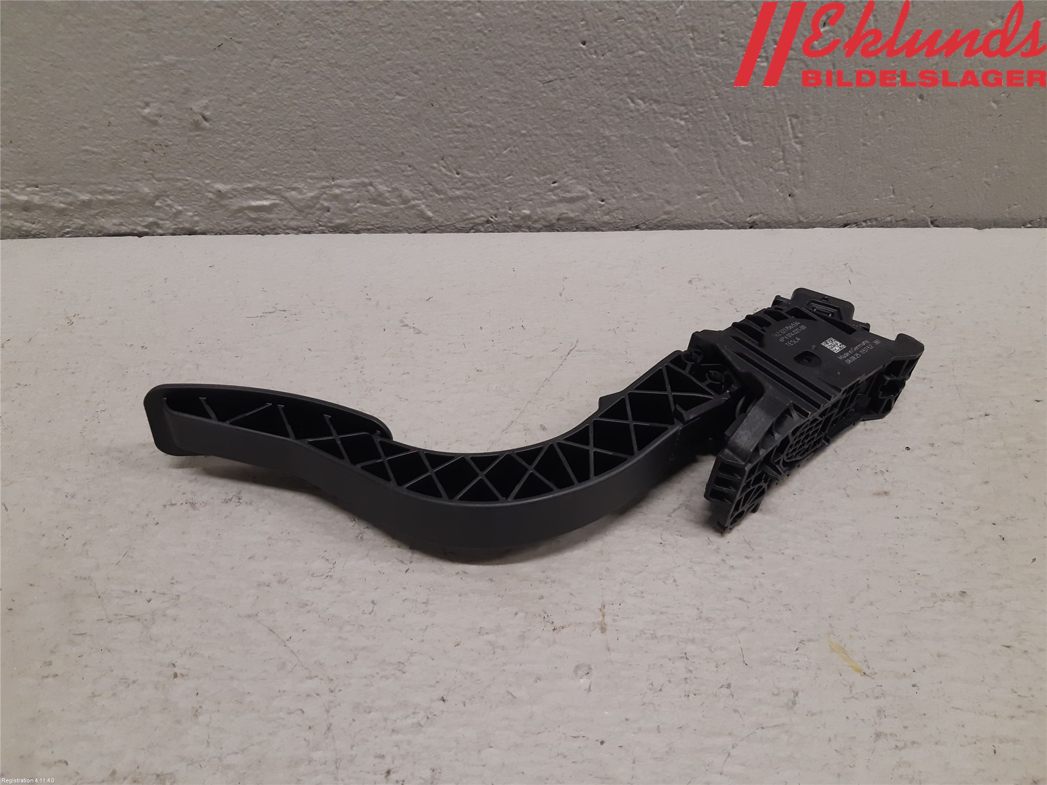 Tesla MODEL Y 21- Gaspedal