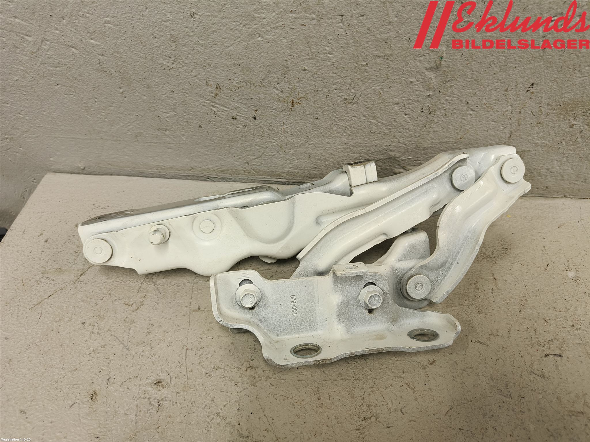 Volvo V90 17->> Huvgångjärn