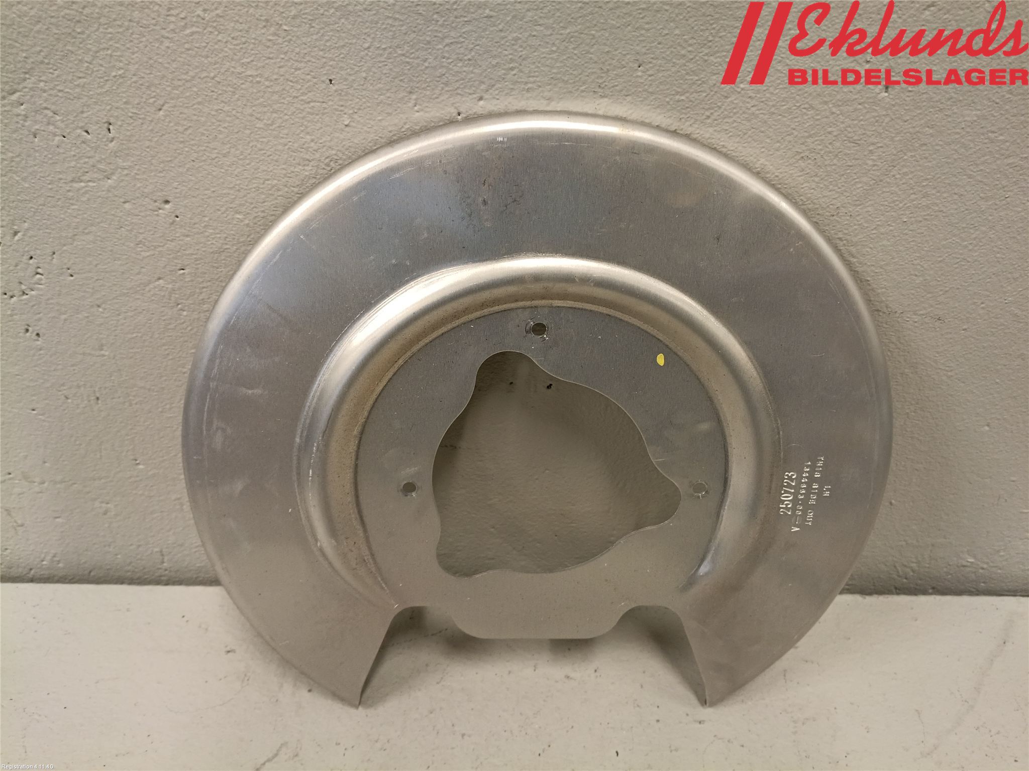 Tesla MODEL Y 21- Bromssköld Bak