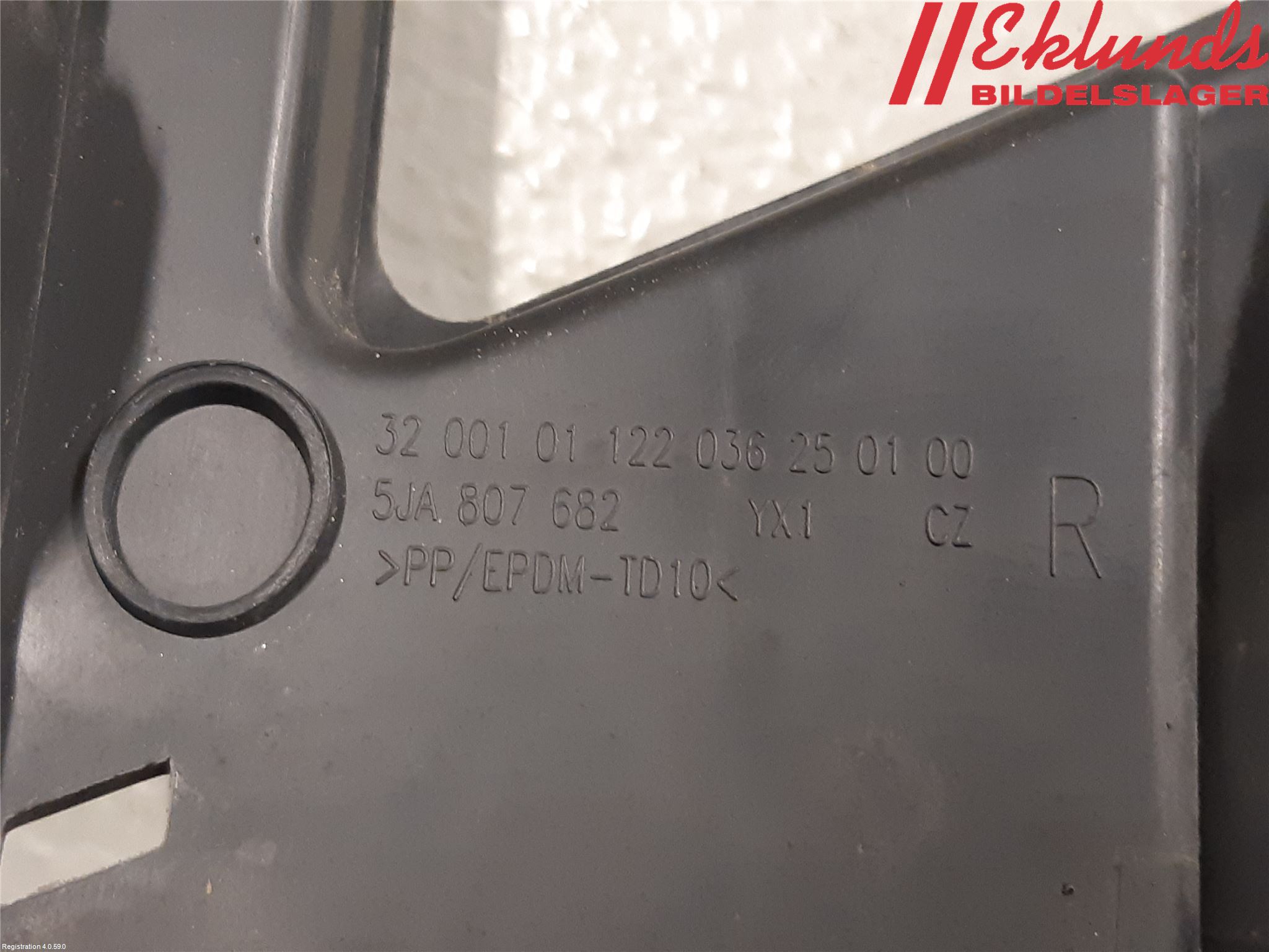 Skoda RAPID Dimljussarg Fram