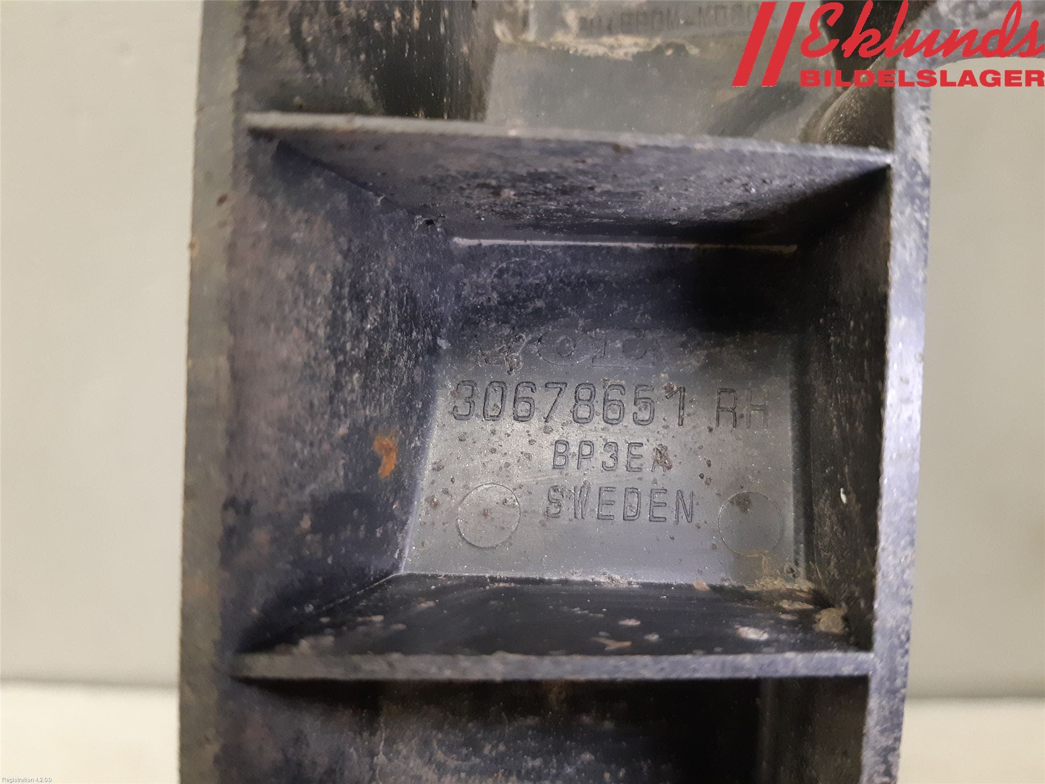 Volvo V70 08-13 Stötfångarfäste Bak Hö