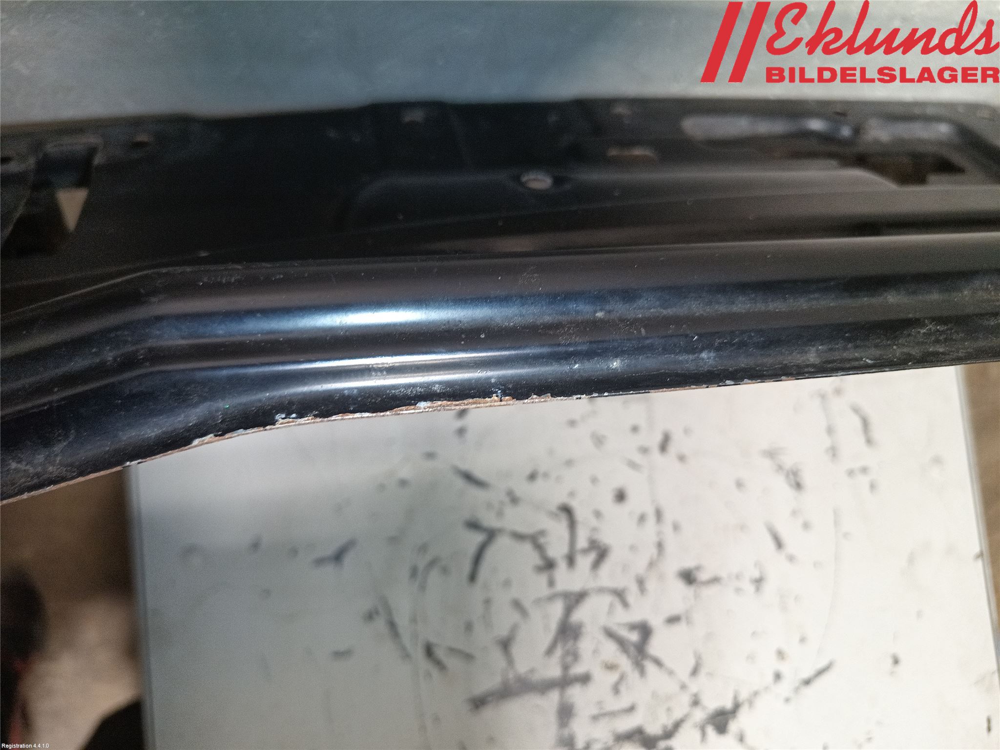 Volvo XC70 01-04 Front Huvlåsplåt-Balk