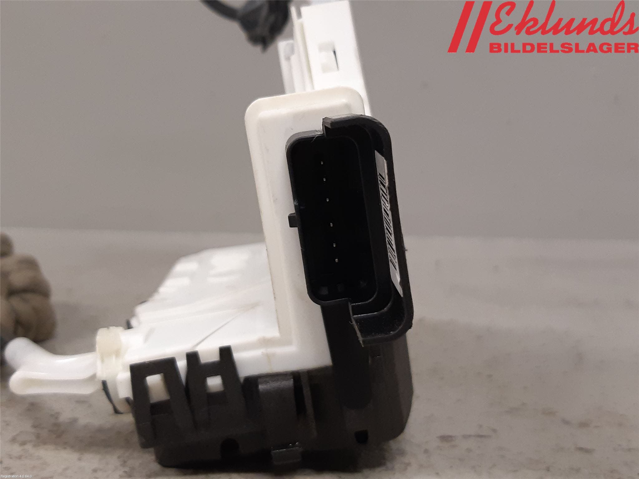 Peugeot PARTNER 08-15 Låskista-Dörrlås