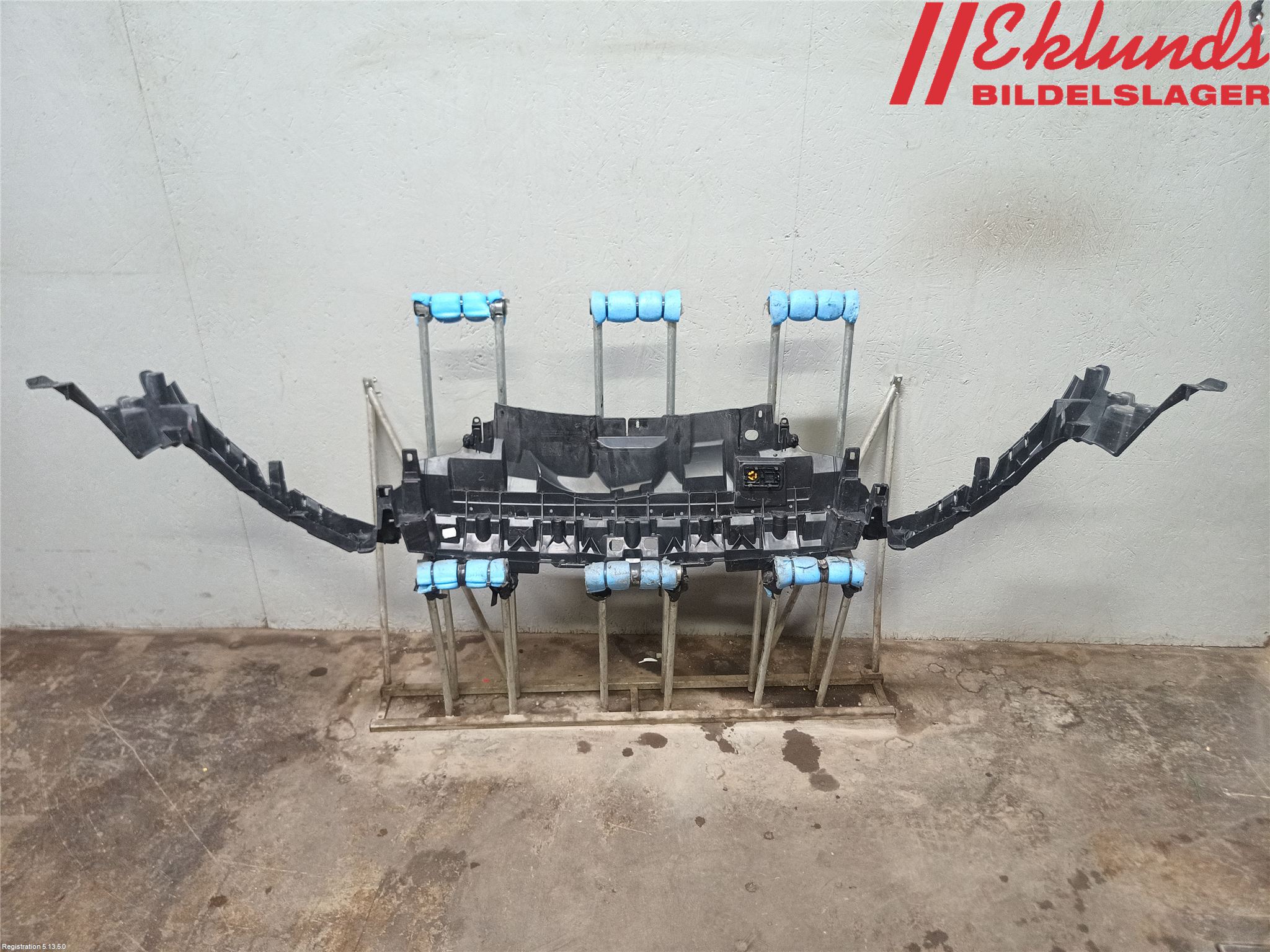 Ford FOCUS 15-18 Front Huvlåsplåt-Balk