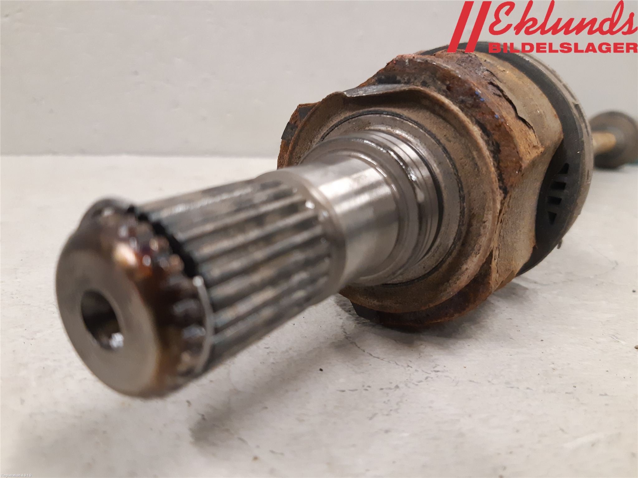 Kia SPORTAGE (QL) 16-21 Drivaxel Bak Vänster