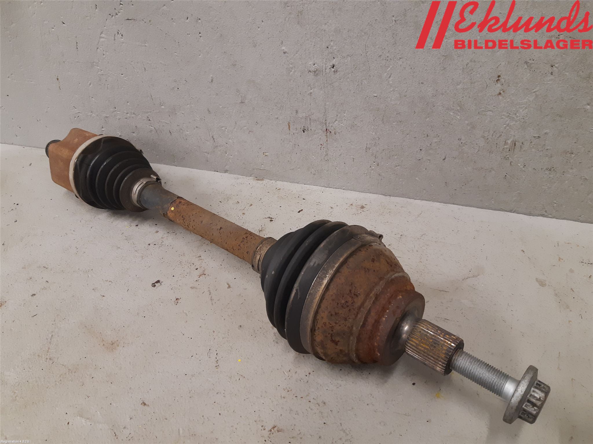 Volkswagen VW PASSAT 15-19 Drivaxel Fram Vänster