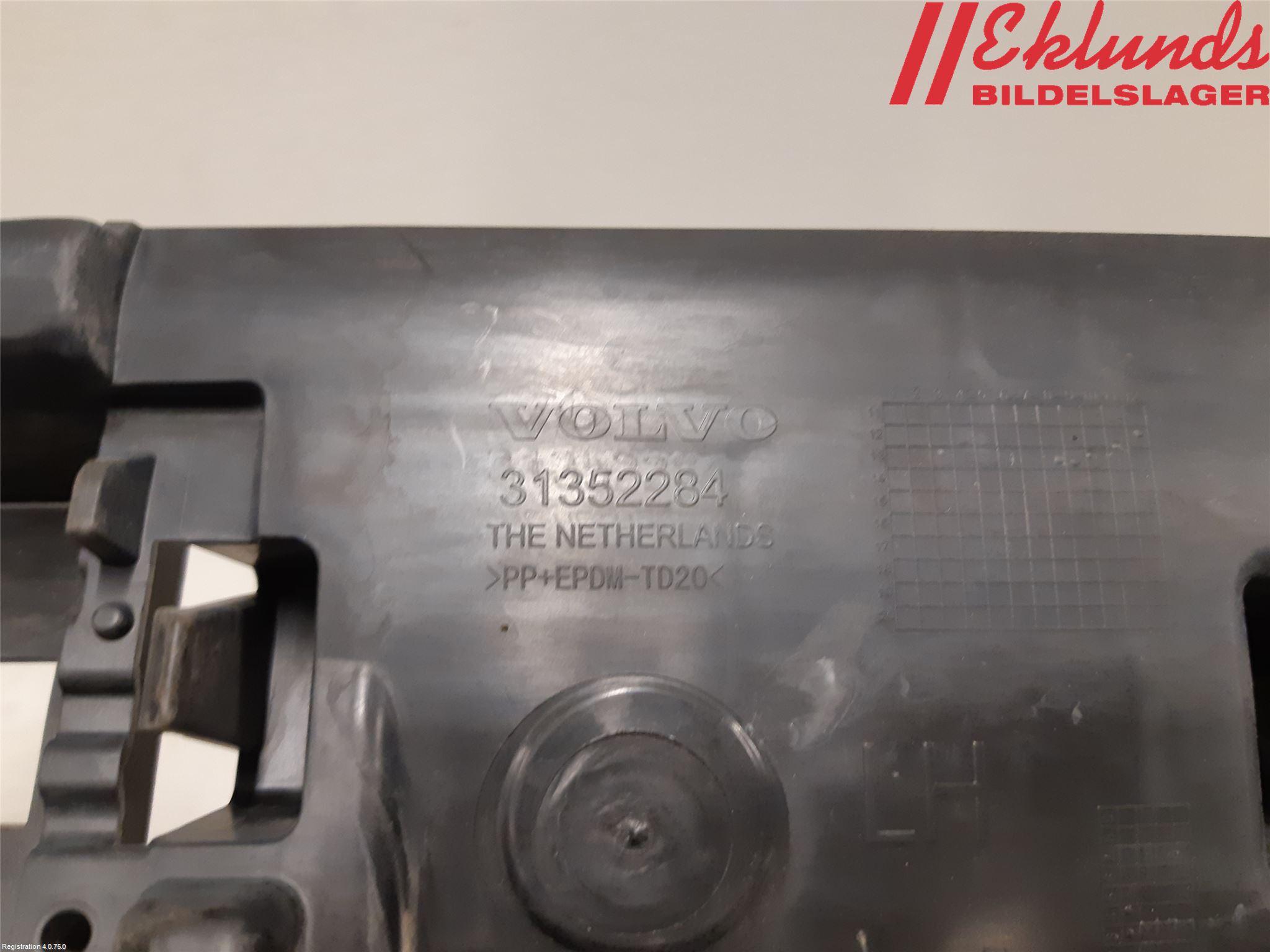 Volvo V60 14-18 Stötfångarfäste Bak Vä