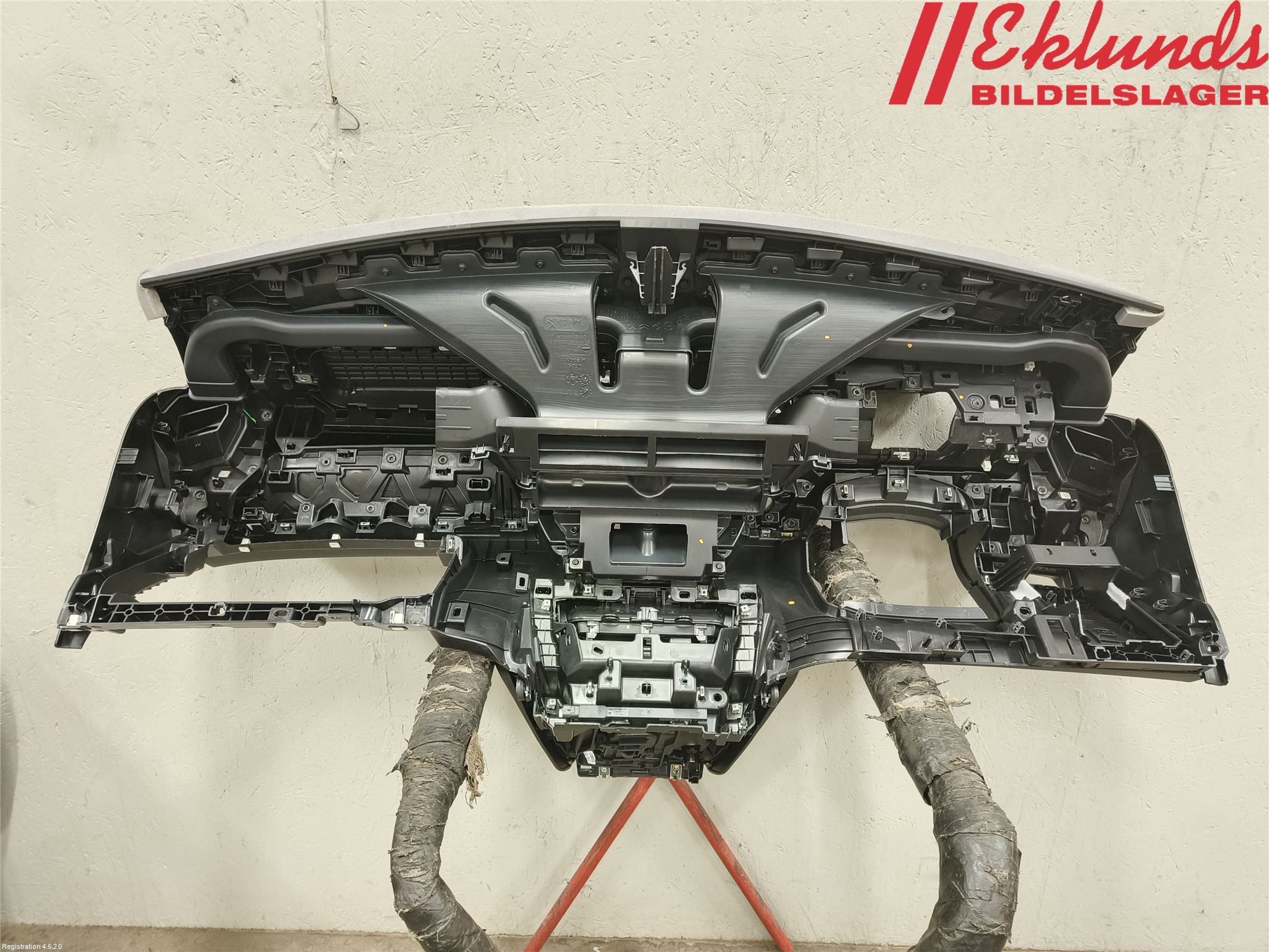 Peugeot 2008/E-2008 20- Instrumentbräda