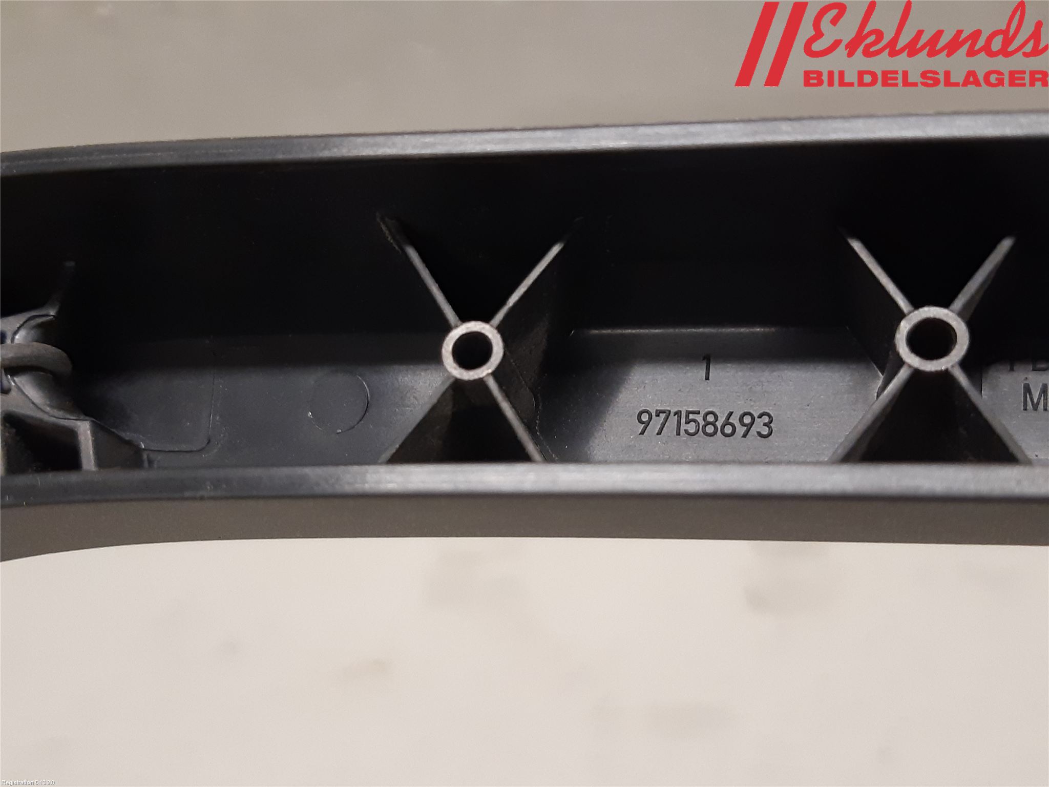 Volvo XC40/RECHARGE 18- Torkararm-Bakruta