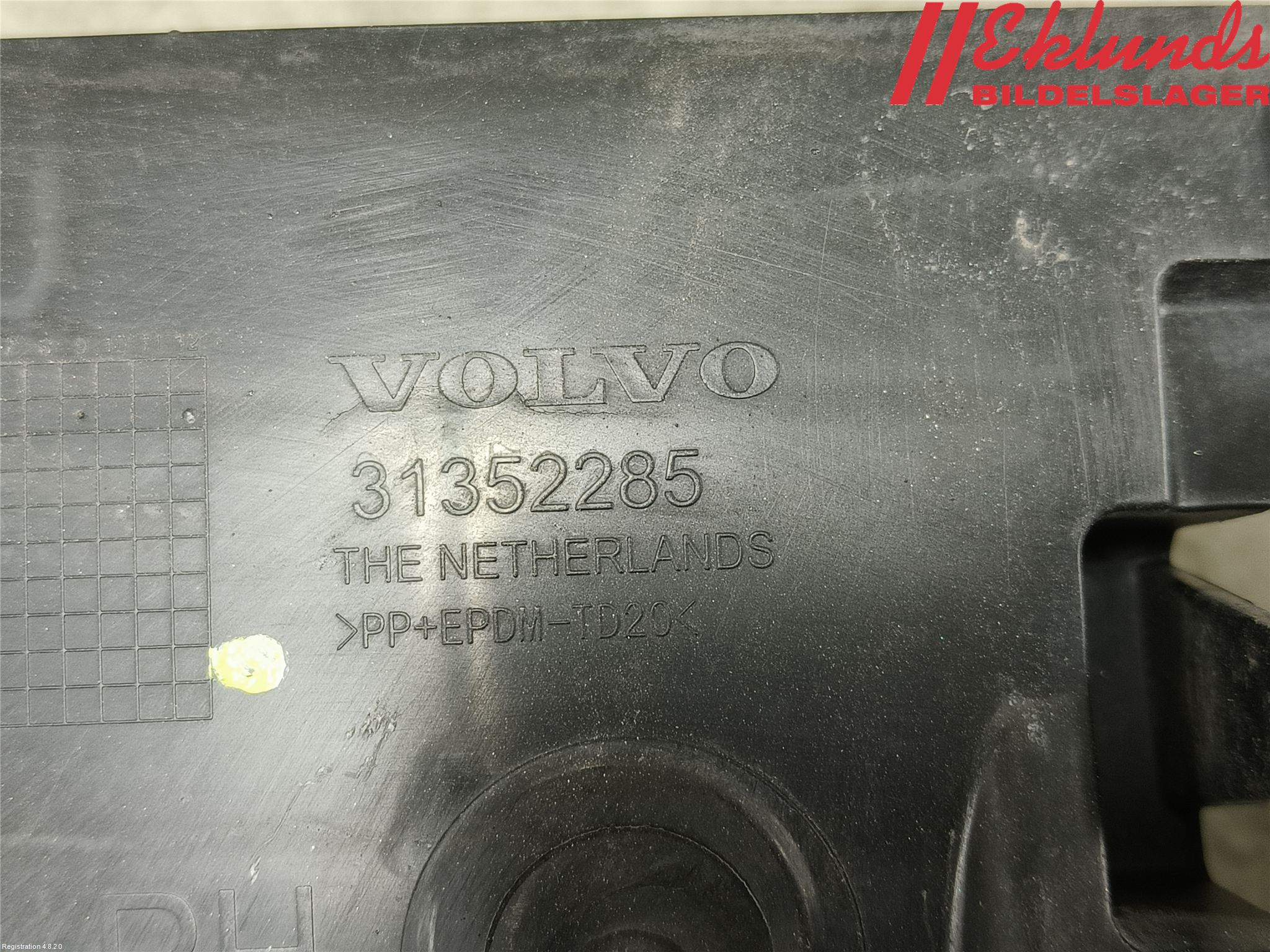 Volvo V60 14-18 Stötfångarfäste Bak Hö