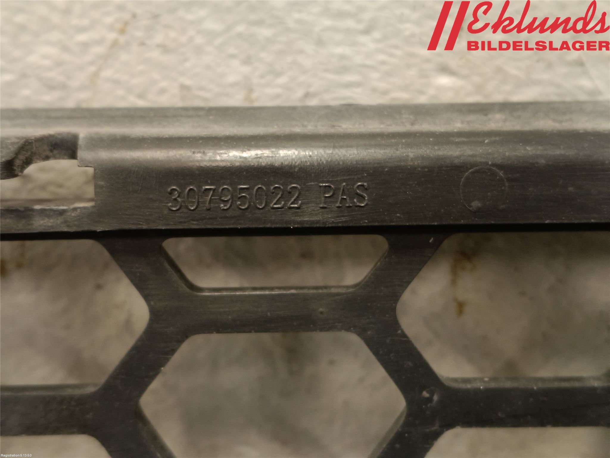 Volvo V60 11-13 Stöt Utfyllnad-List-Grill