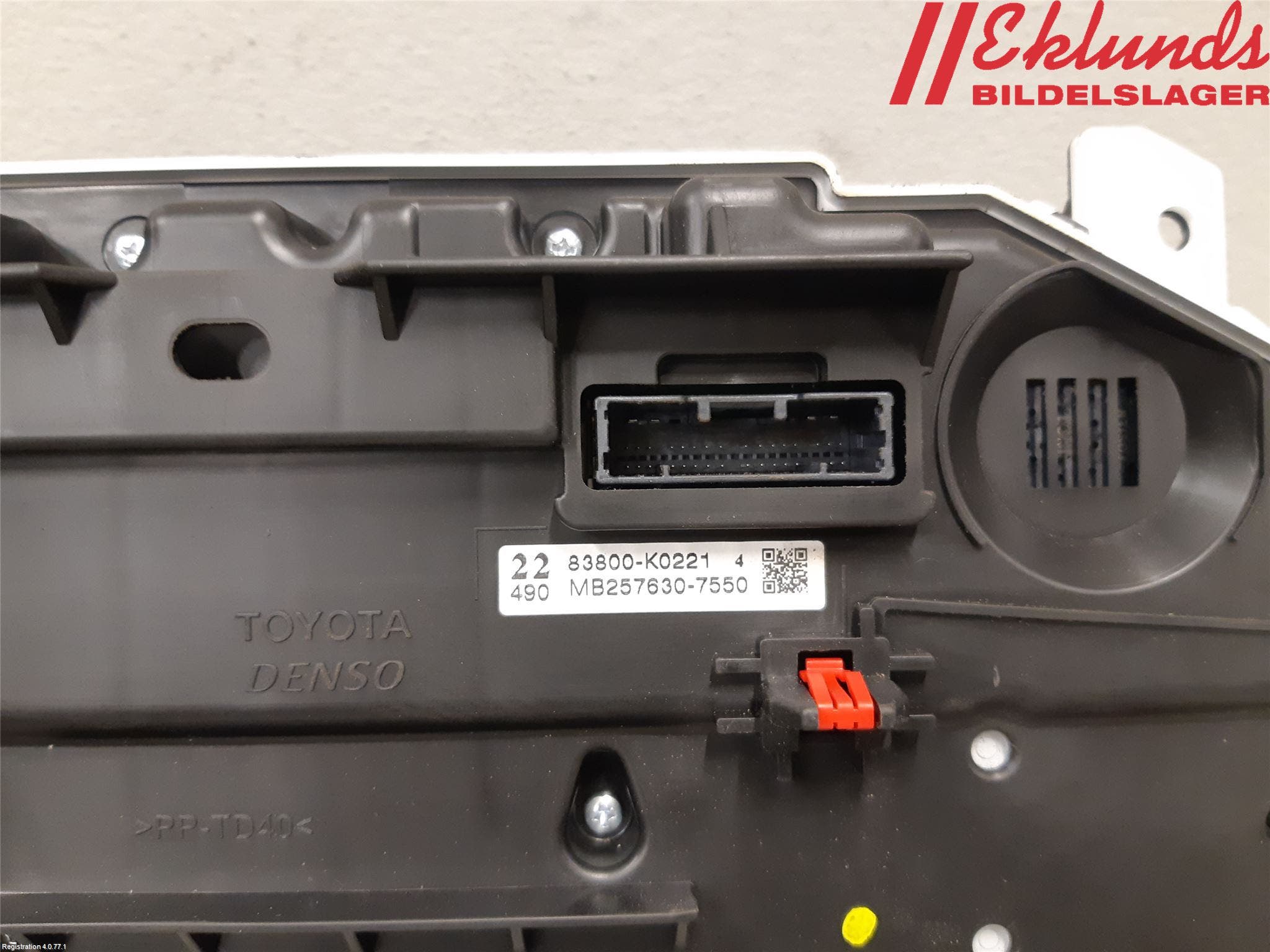 Toyota YARIS XP21 20- Instrument Komb