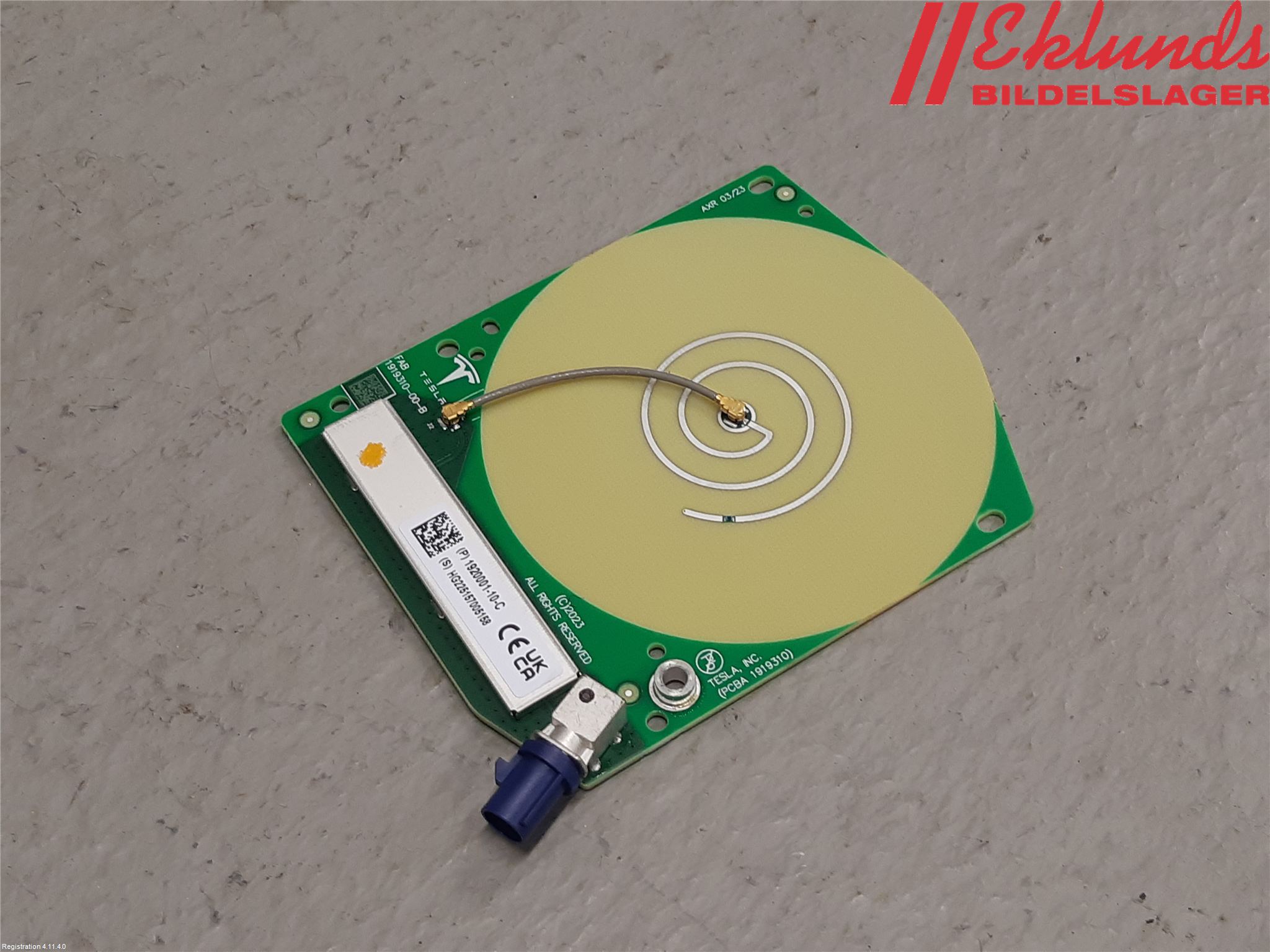 Tesla MODEL Y 21- Antenn