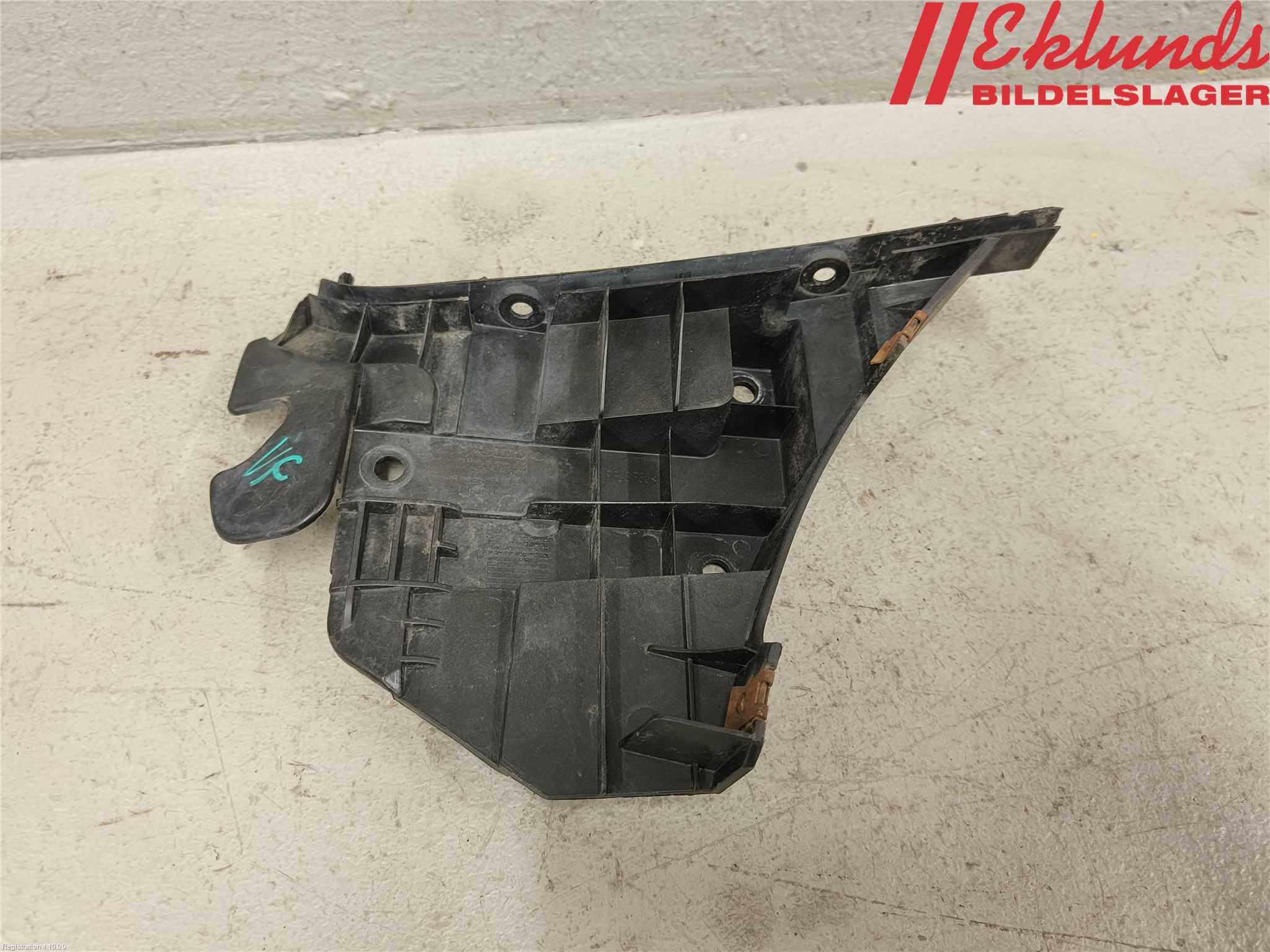 Volvo V70 08-13 Stötfångarfäste Fram Vä