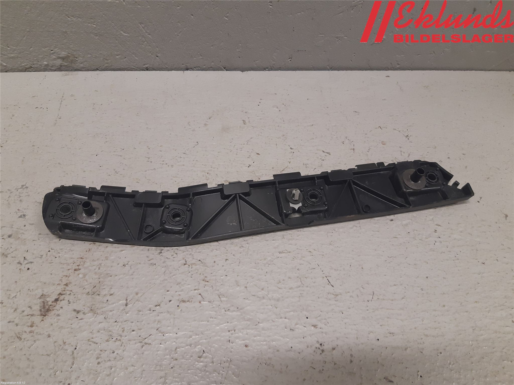 Ford KUGA 17-19 Stötfångarfäste Bak Hö