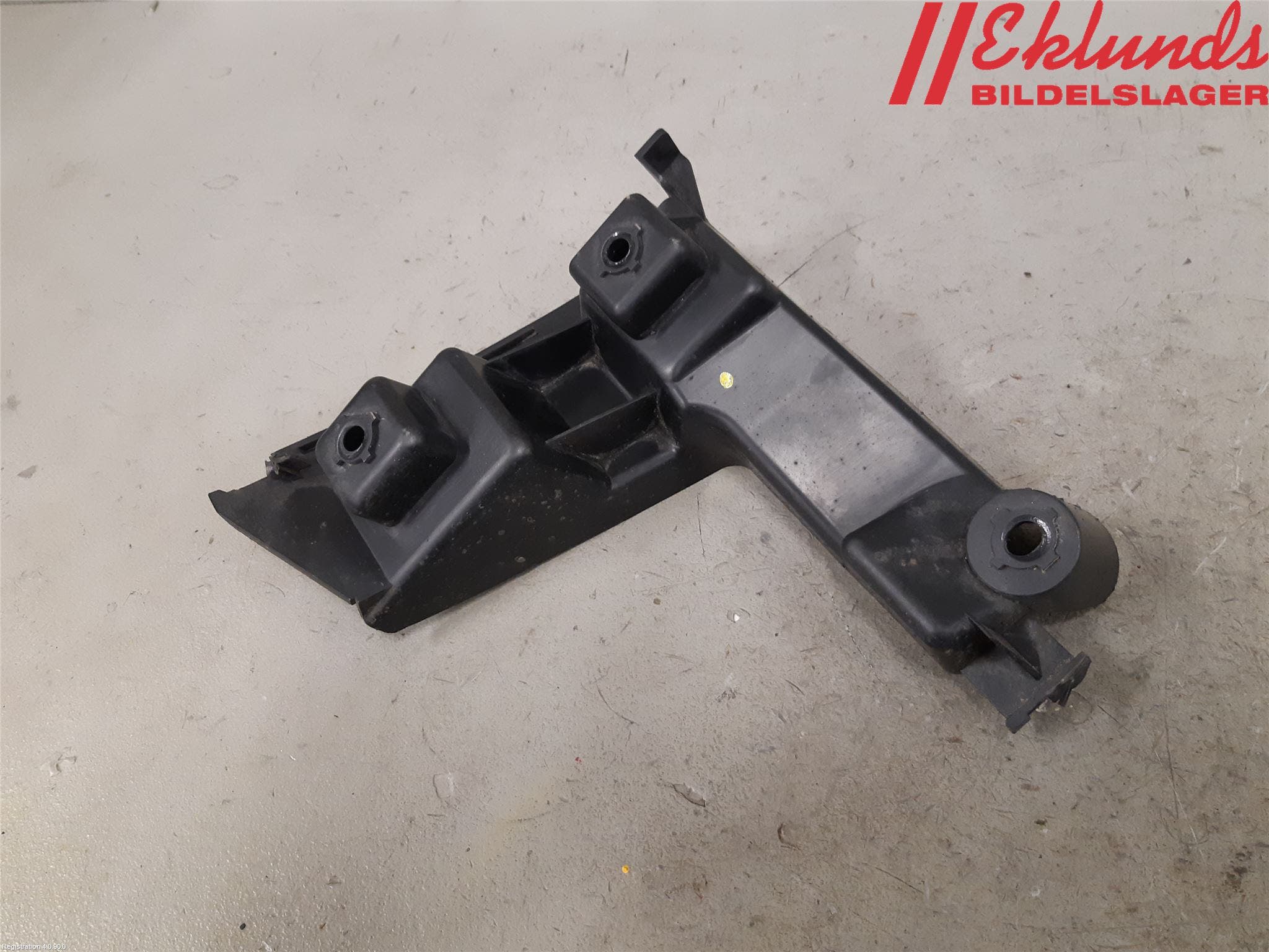 Volvo V70 08-13 Stötfångarfäste Bak Hö