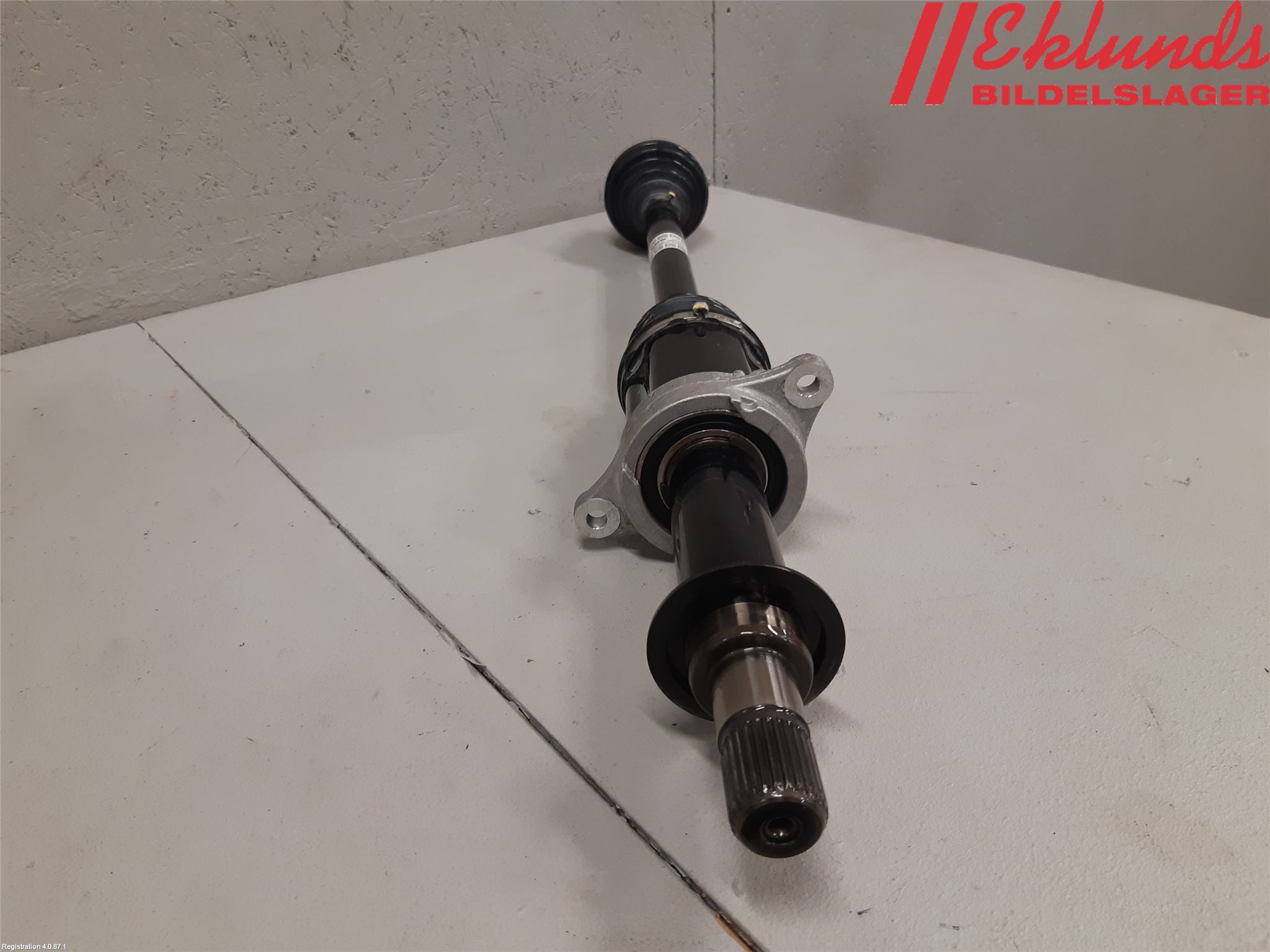 BMW iX I20 22- Drivaxel Fram Höger