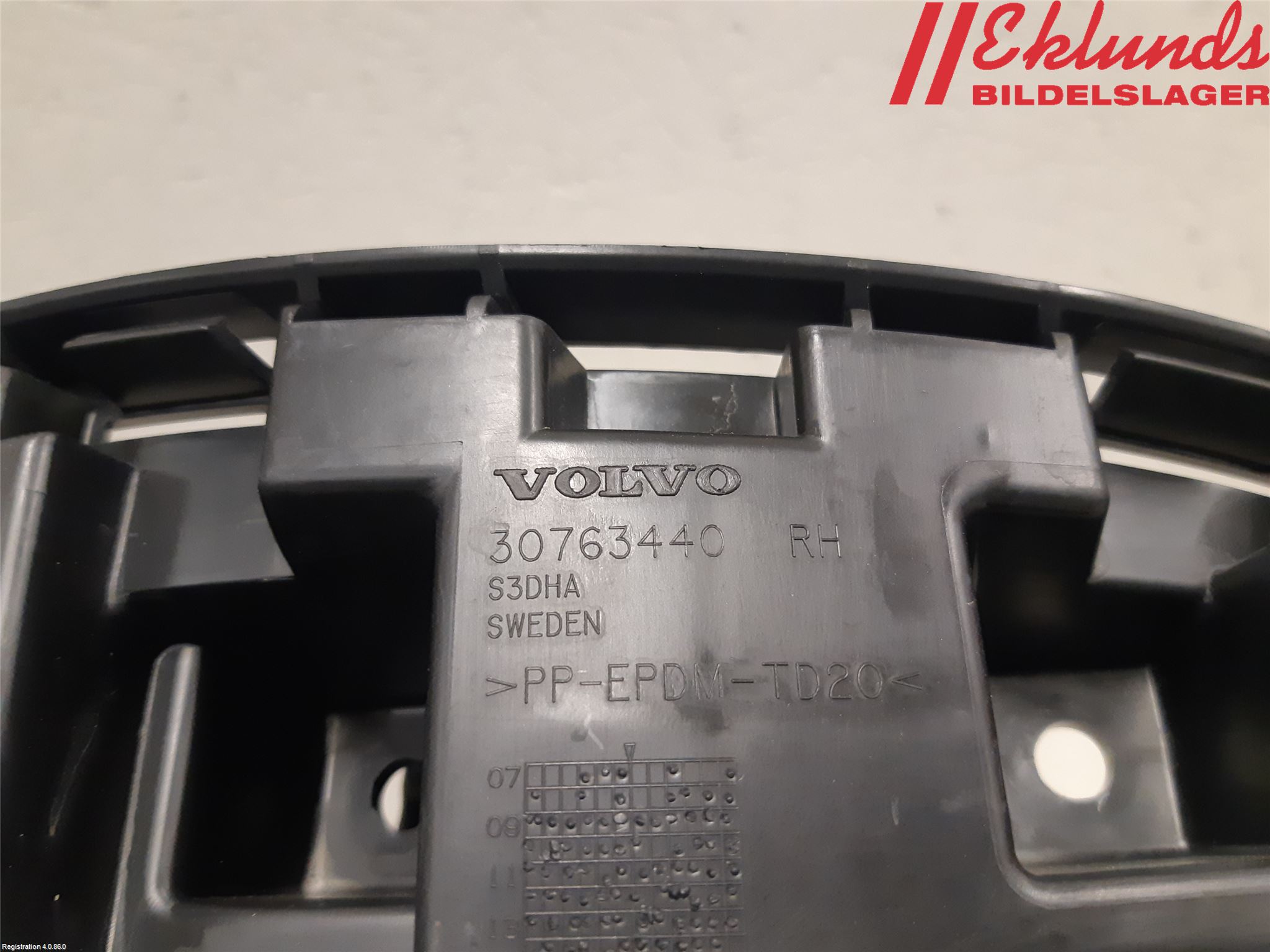 Volvo XC60 14-17 Stötfångarfäste Bak Hö