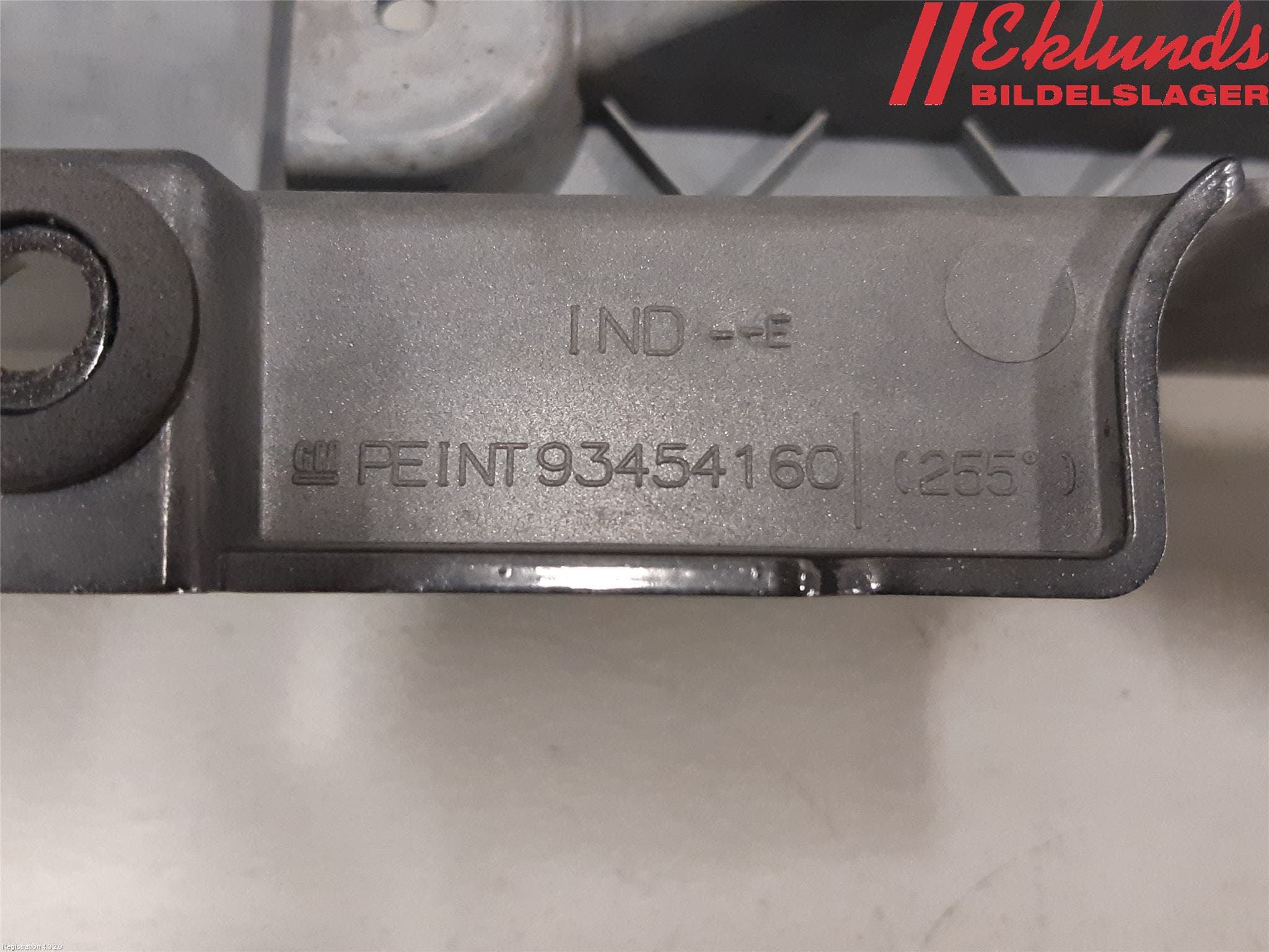 Opel VIVARO 15-19 Bakljussarg