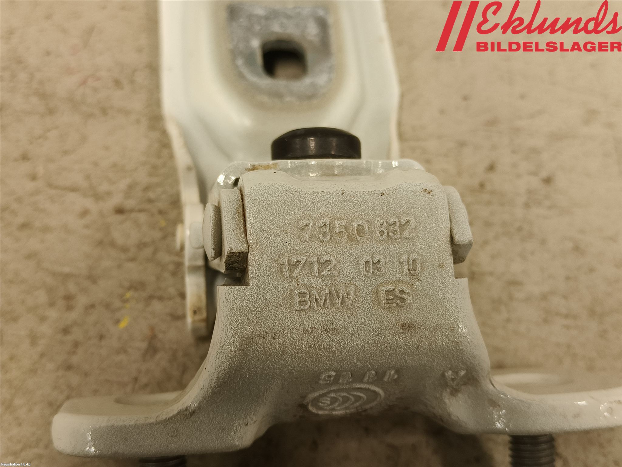 BMW X1 F48 15-22 Bakluckegångjärn Hö