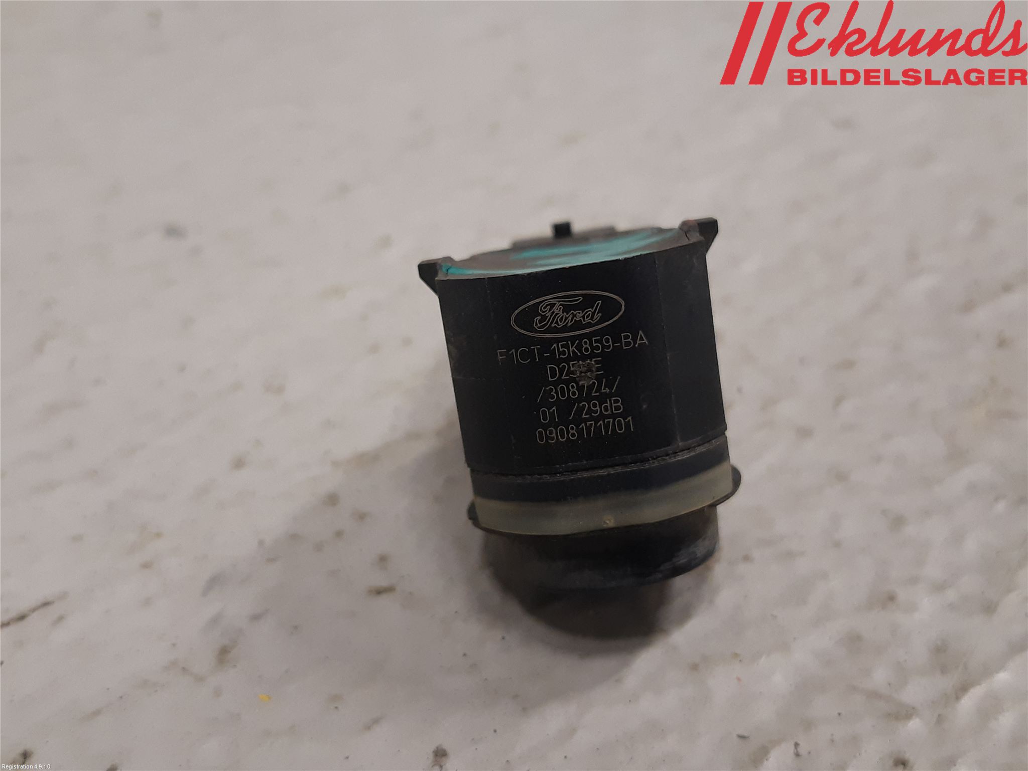 Ford KUGA 17-19 Parkeringshjälp Frontsensor