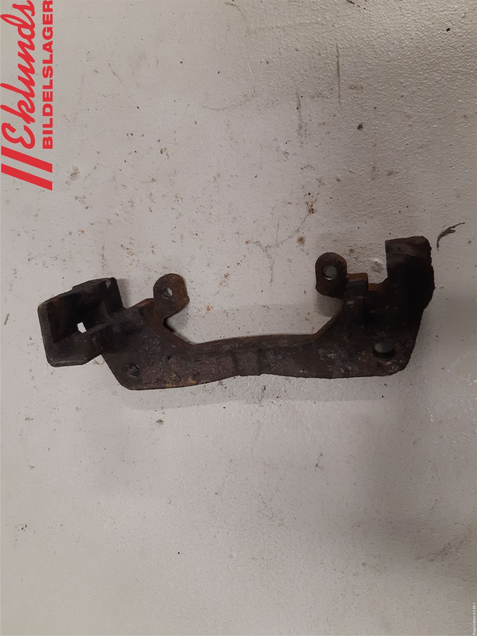 Toyota YARIS XP130 12-14 Bromsokshållare