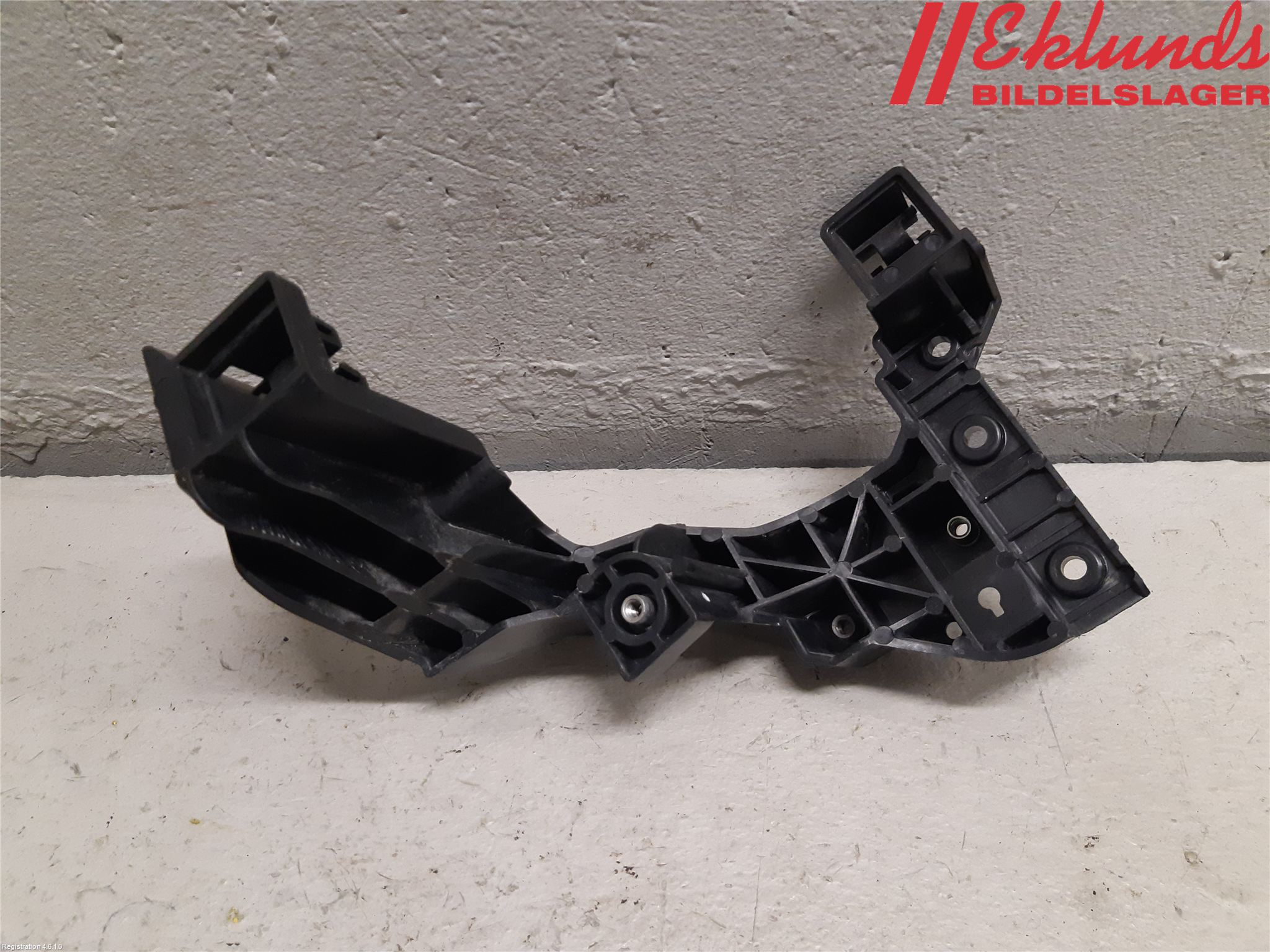 Kia CEED 12-18 Strålkast Fästsarg