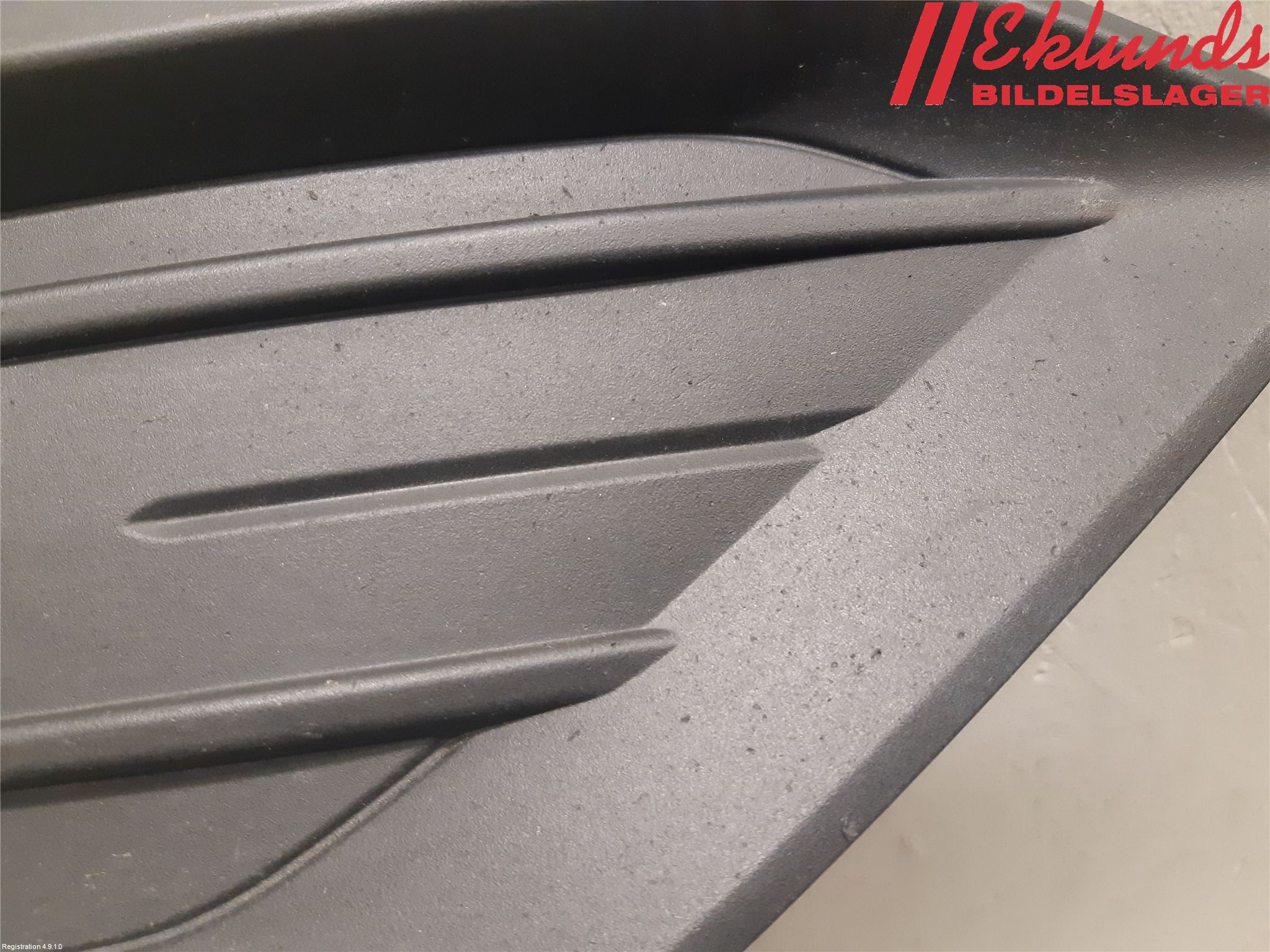 Volvo V60 19- Dimljussarg Fram