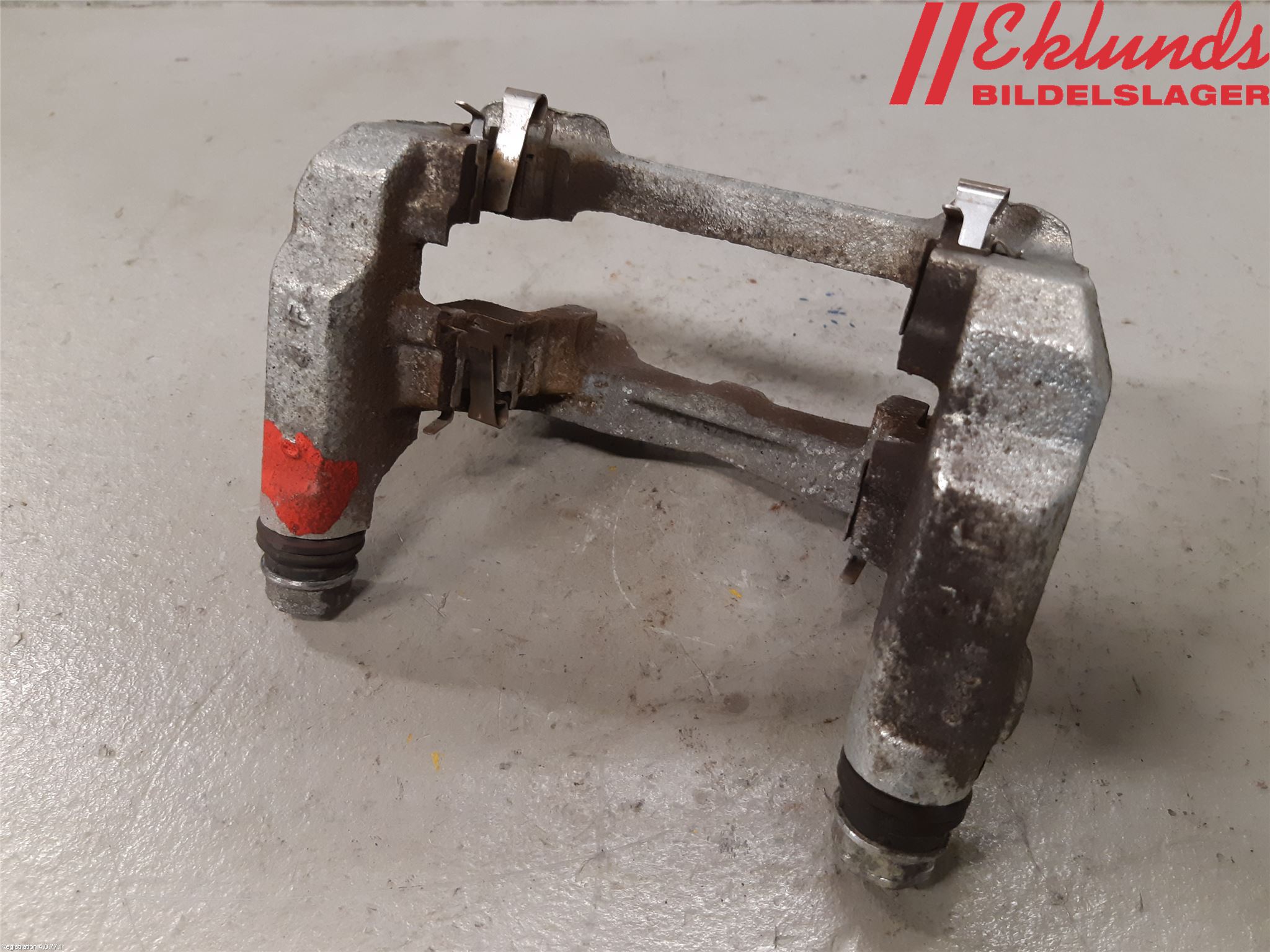 Toyota RAV4 19- Bromsokshållare