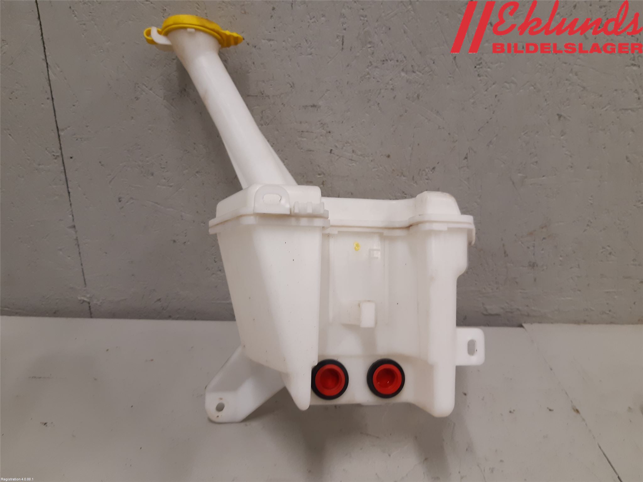 Toyota YARIS XP130 12-14 Spolartank Vindruta