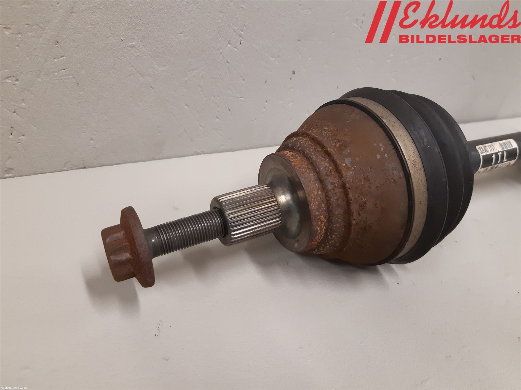 Volkswagen VW PASSAT 11-14 Drivaxel Fram Vänster