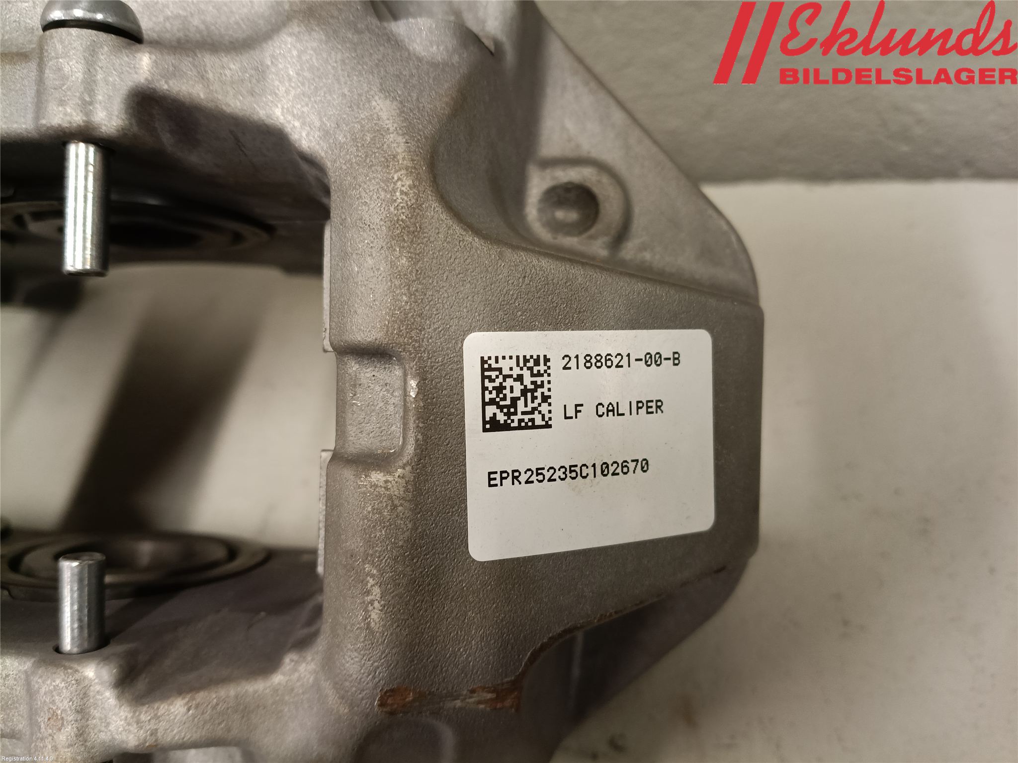 Tesla MODEL Y 21- Bromsok Fram Vänster