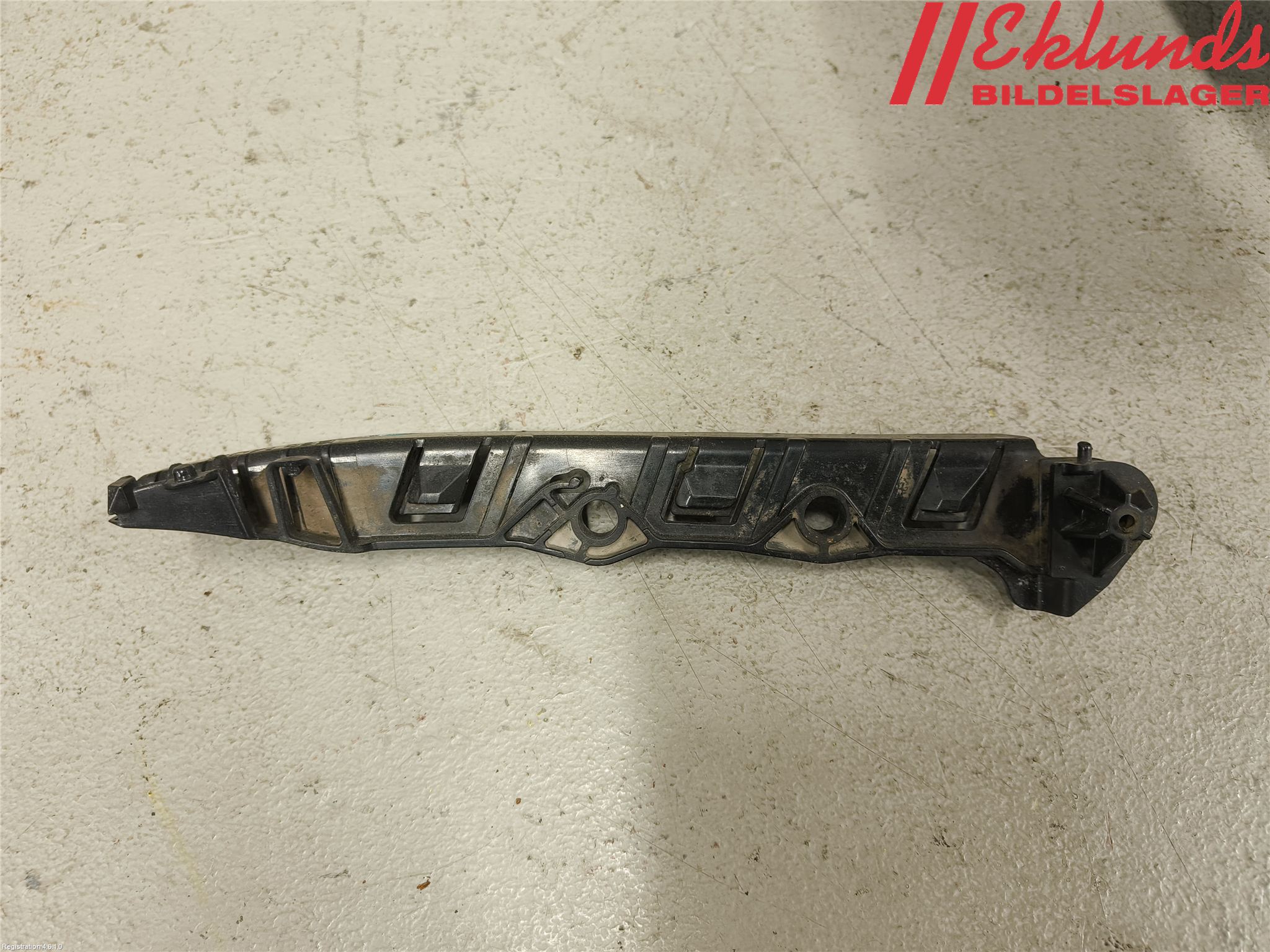 BMW 5 E60/61 Sed/Tou 02-10 Stötfångarfäste Fram Hö