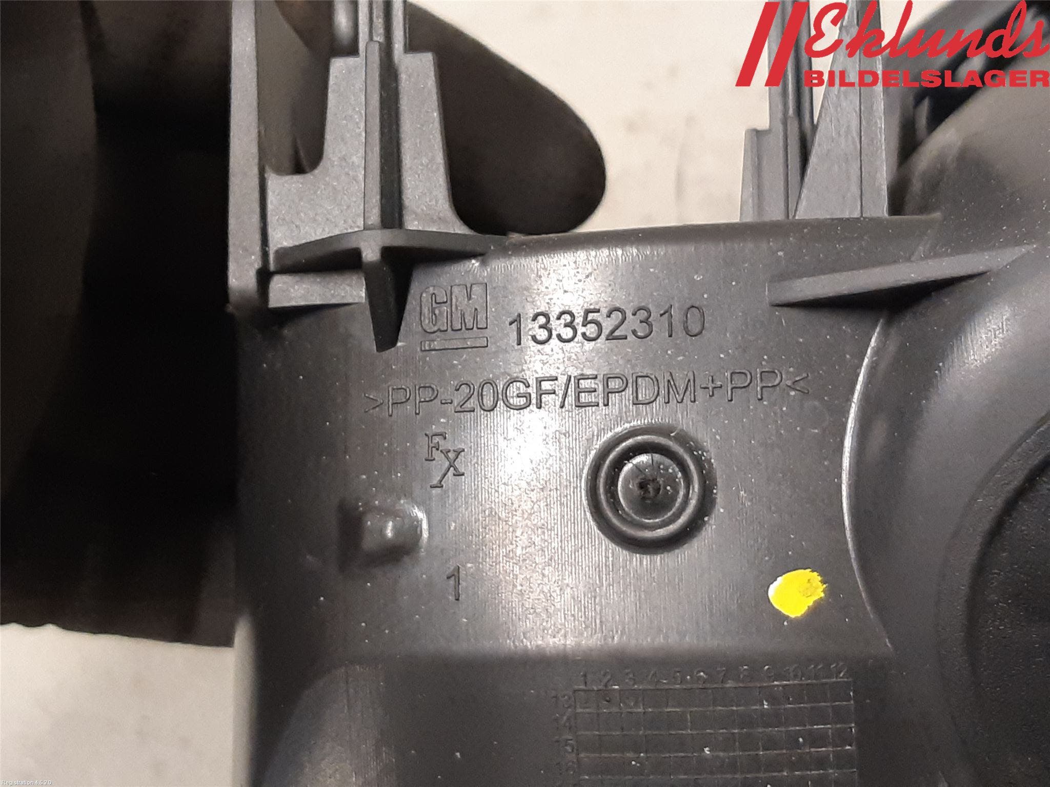 Opel INSIGNIA 09-16 Tanklucka