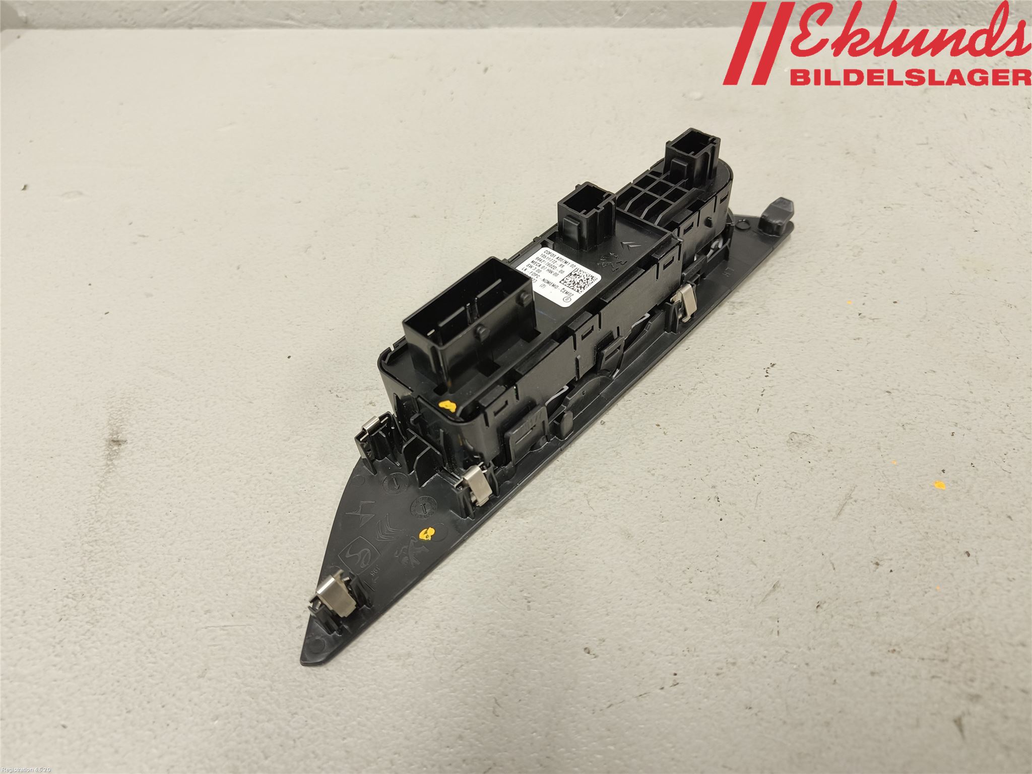 Peugeot 2008/E-2008 20- Strömställare Elhiss