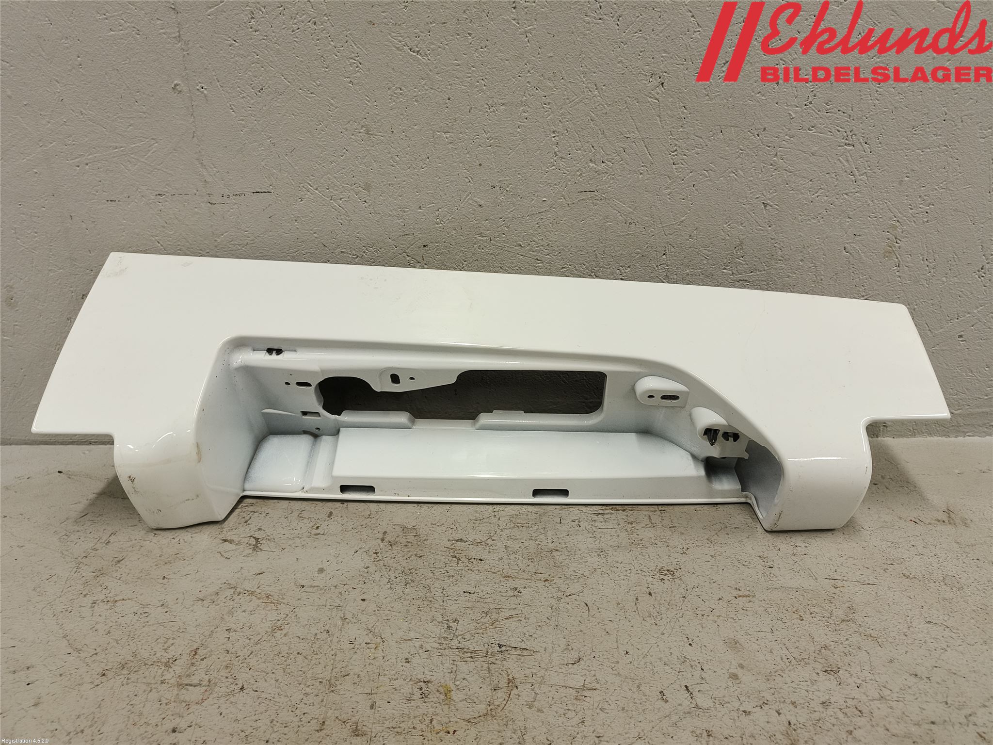 Renault TRAFIC/E-TECH 15- Bakljussarg