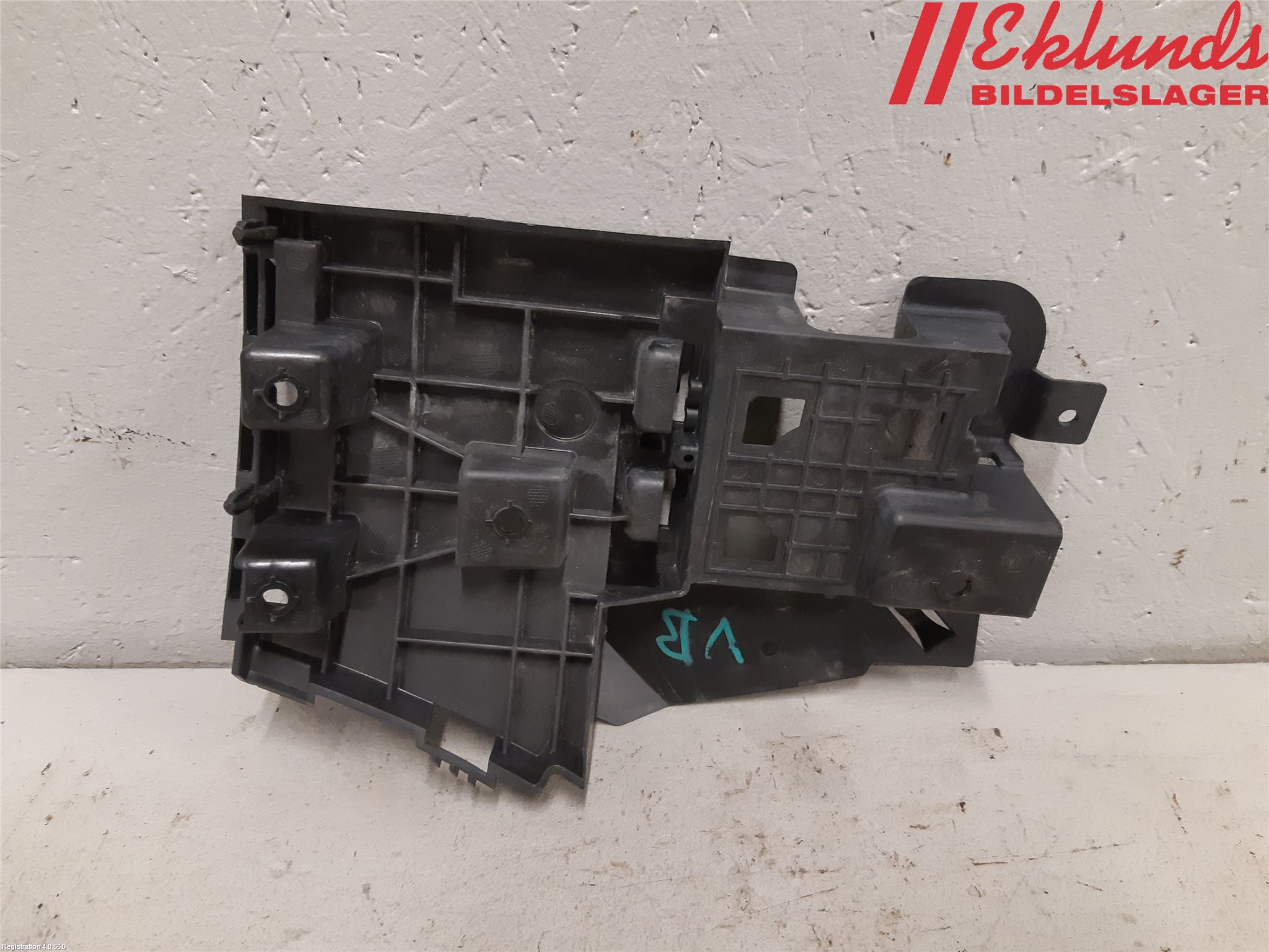 Volvo V60 14-18 Stötfångarfäste Bak Vä