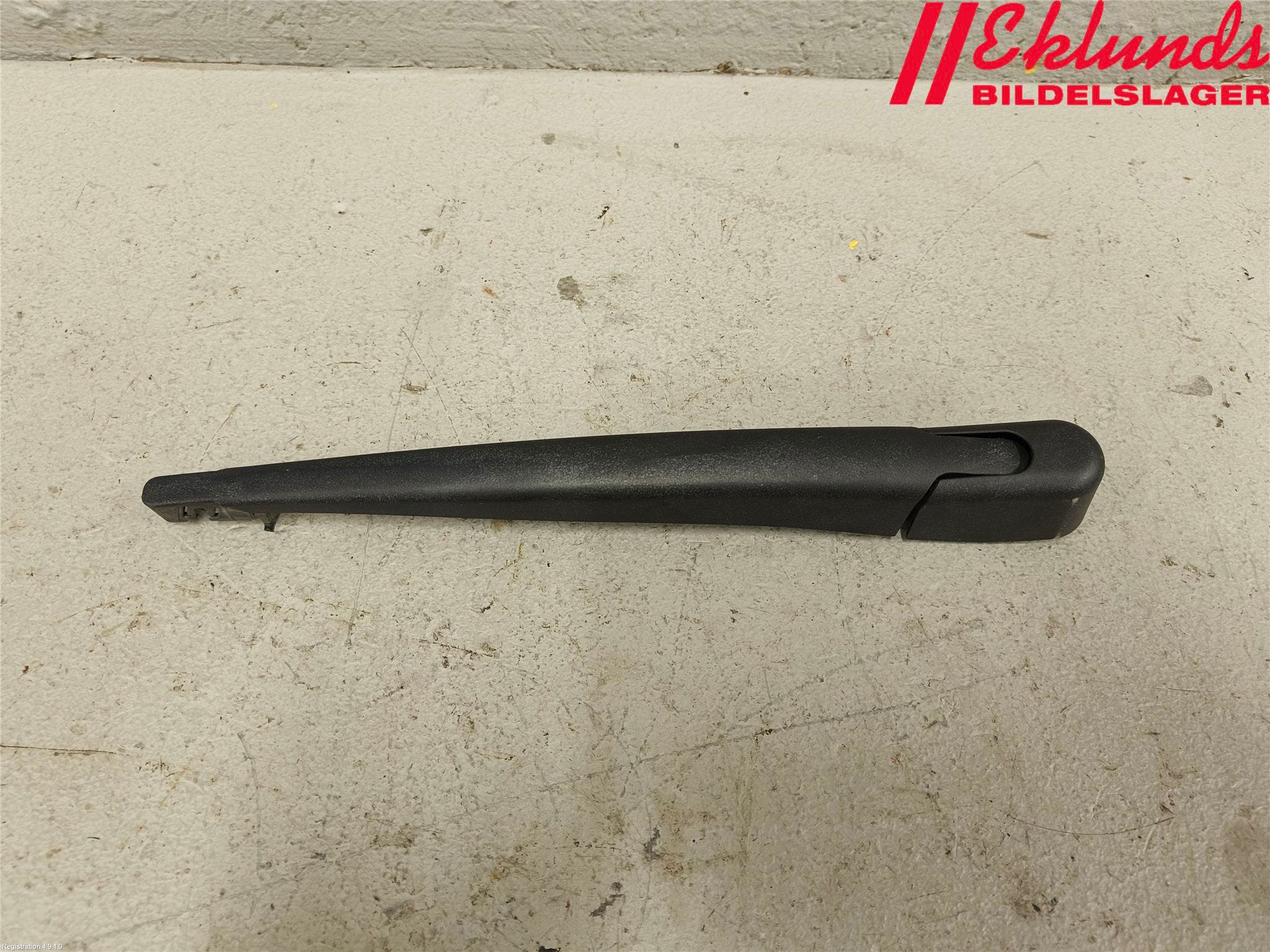 Volvo V60 CROSS COUNTRY 16-18 Torkararm-Bakruta