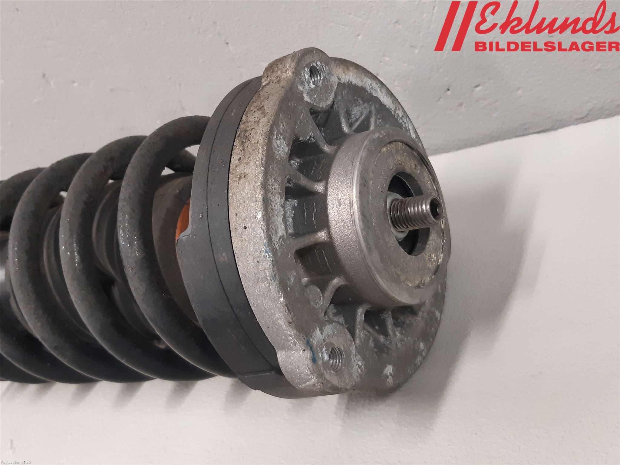BMW 5 F10/F11/F18 09-17 Fjäderben Fram Vänster