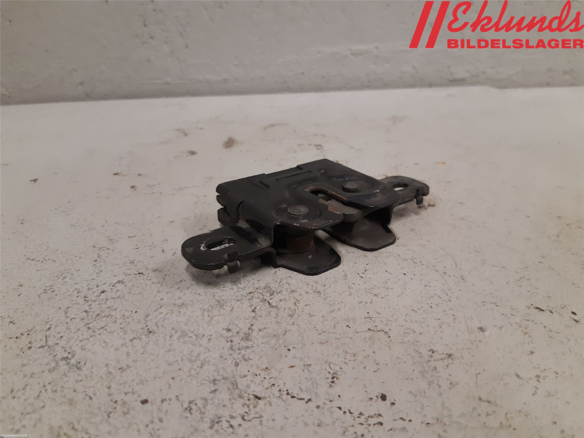 Volvo XC70 14-16 Huvlås