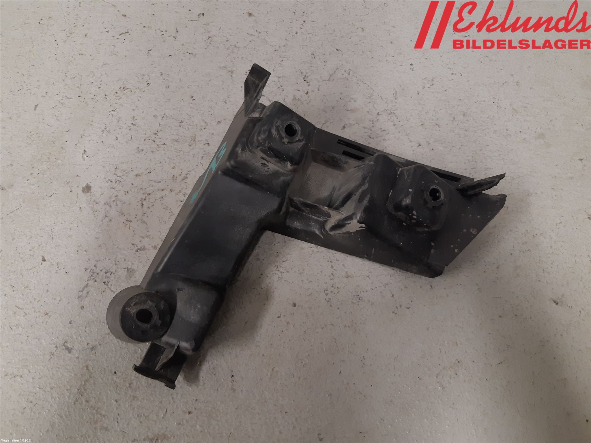 Volvo V70 08-13 Stötfångarfäste Bak Vä