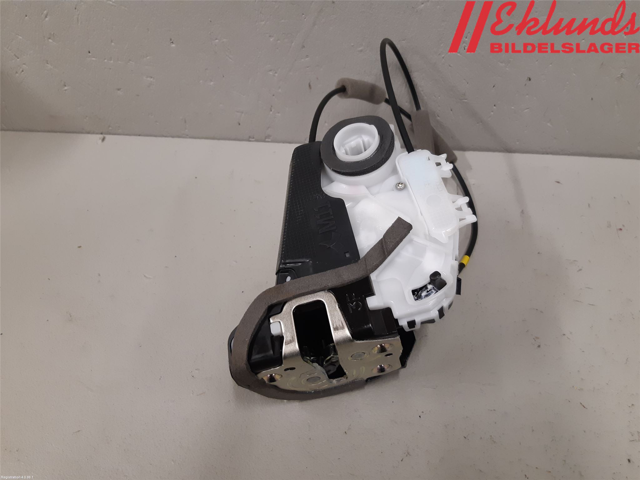 Toyota YARIS XP21 20- Låskista-Dörrlås
