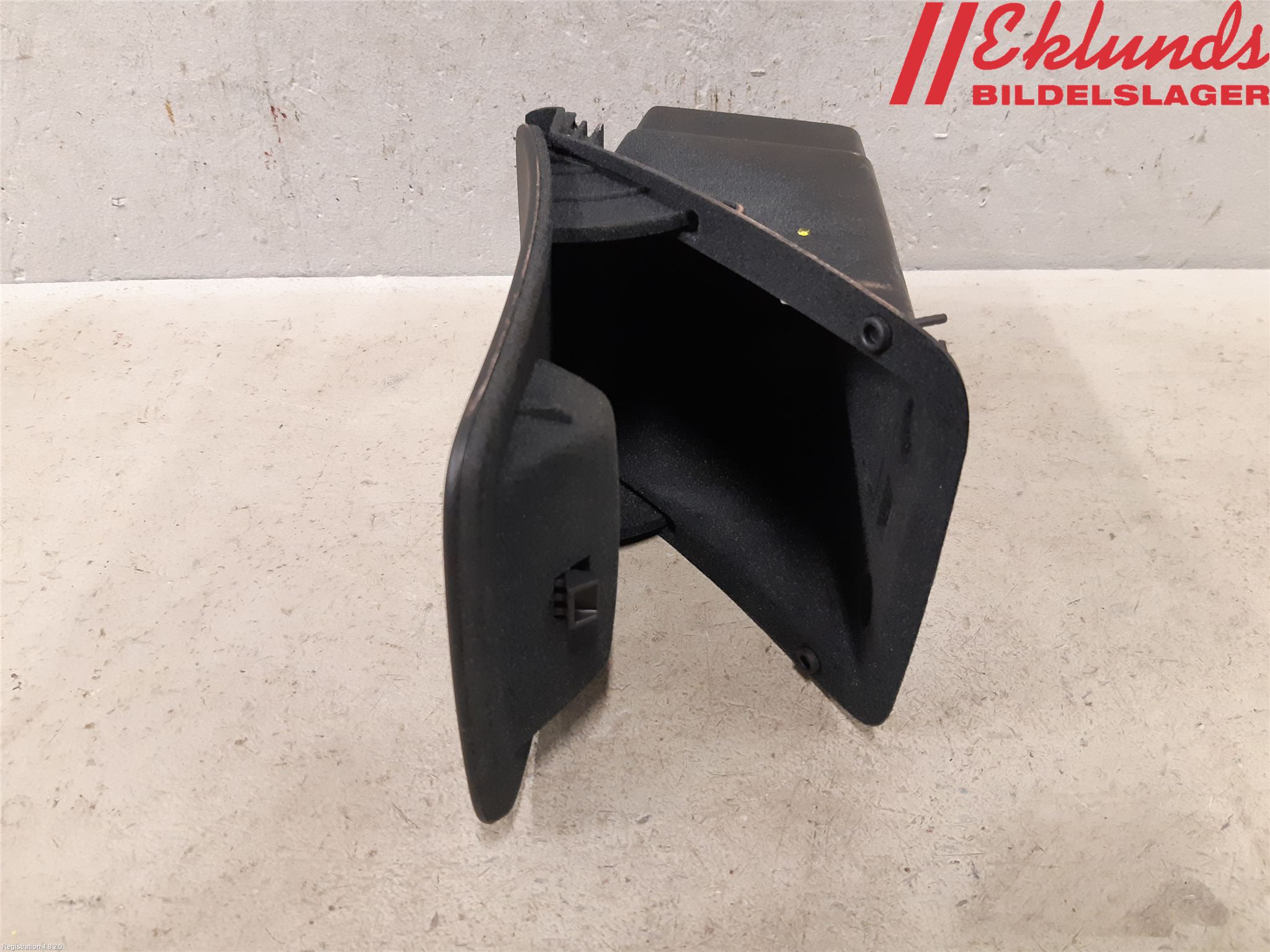 Volvo XC90/RECHARGE 16- Instrumentbräda Förvaringsfack