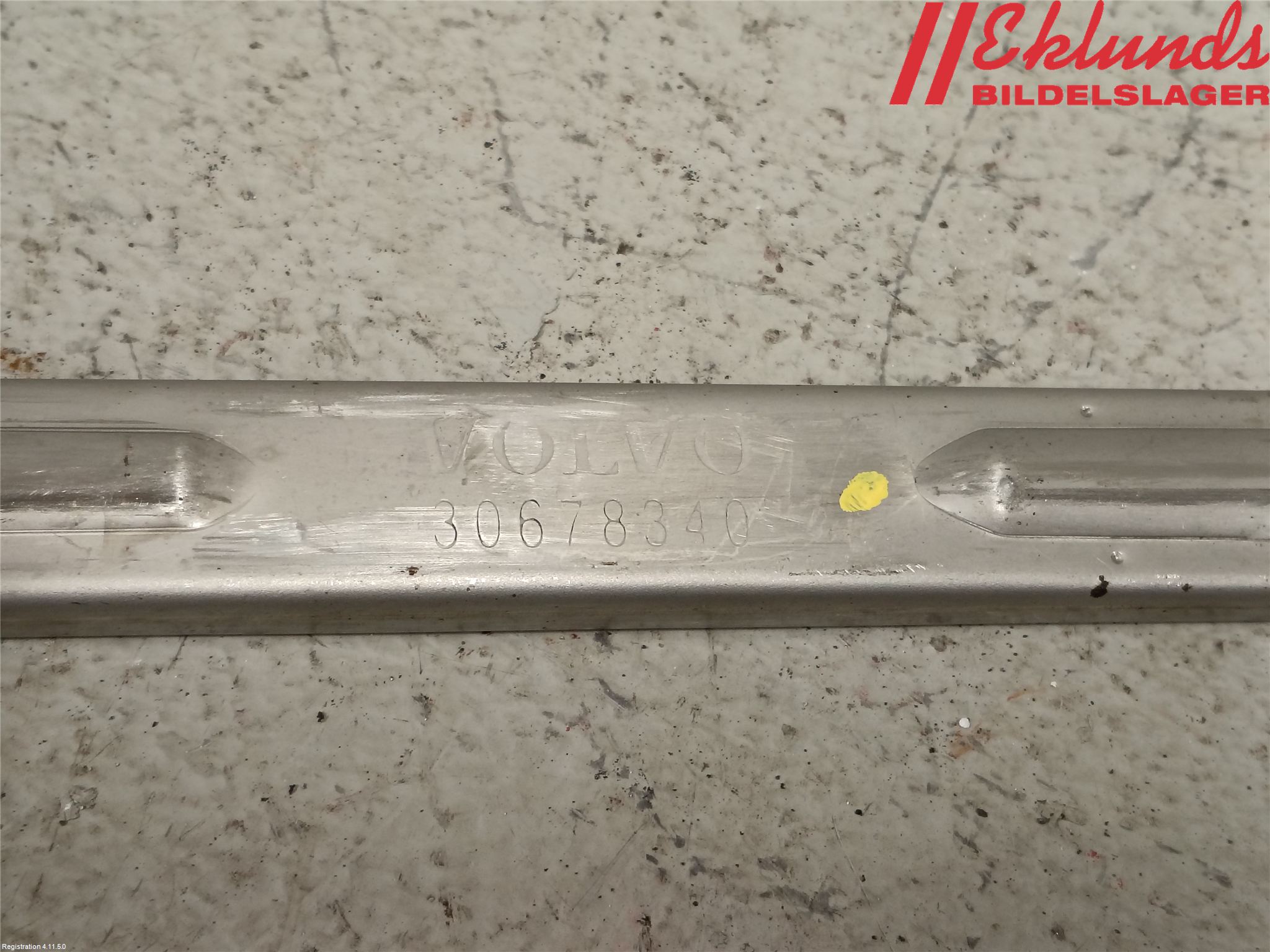 Volvo V70 08-13 Strålkast Fästsarg