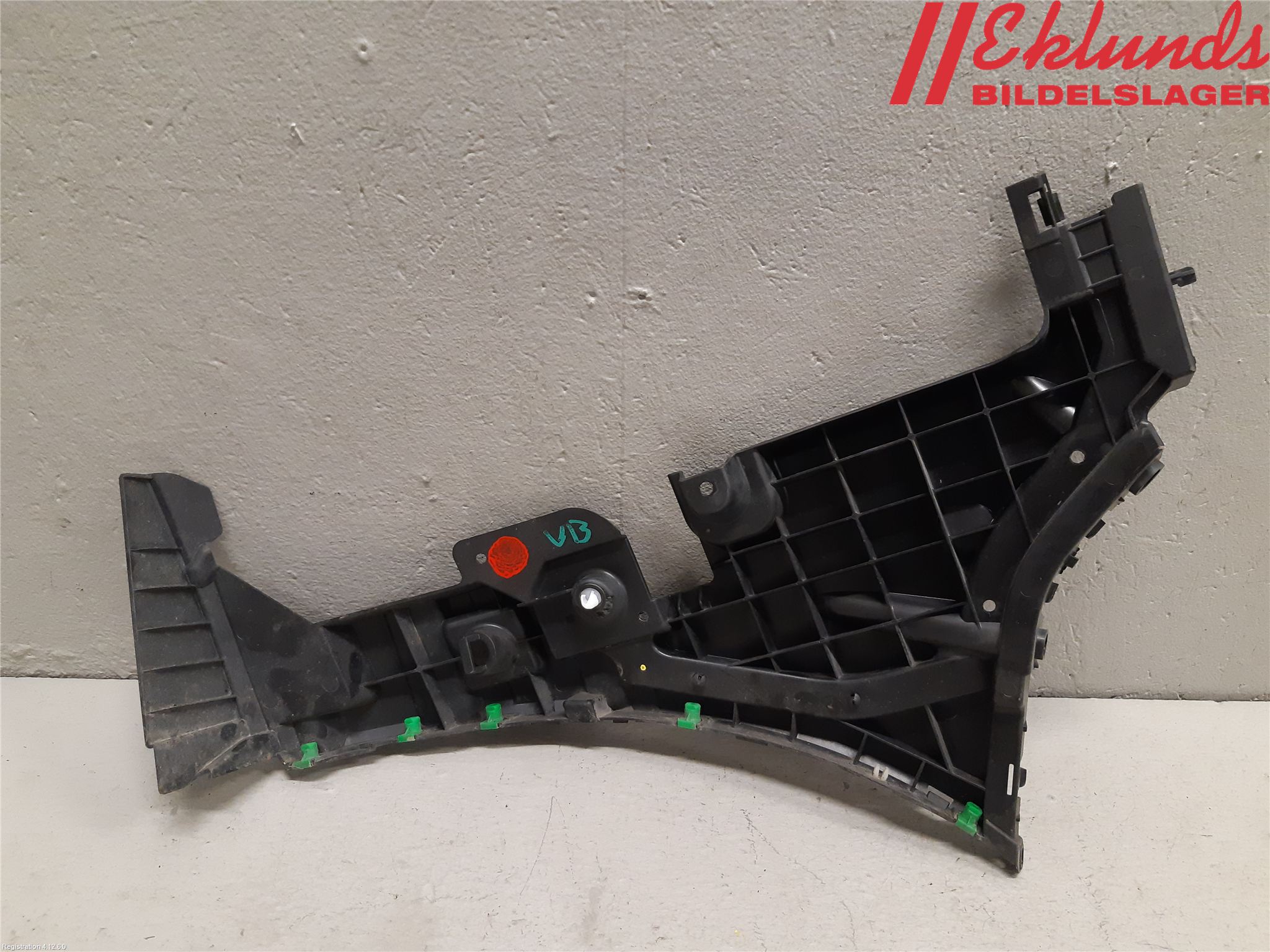 Volvo XC60 18- Stötfångarfäste Bak Vä